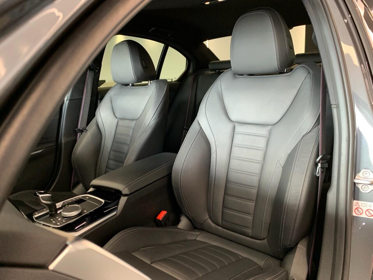 BMW 3 Series view 32