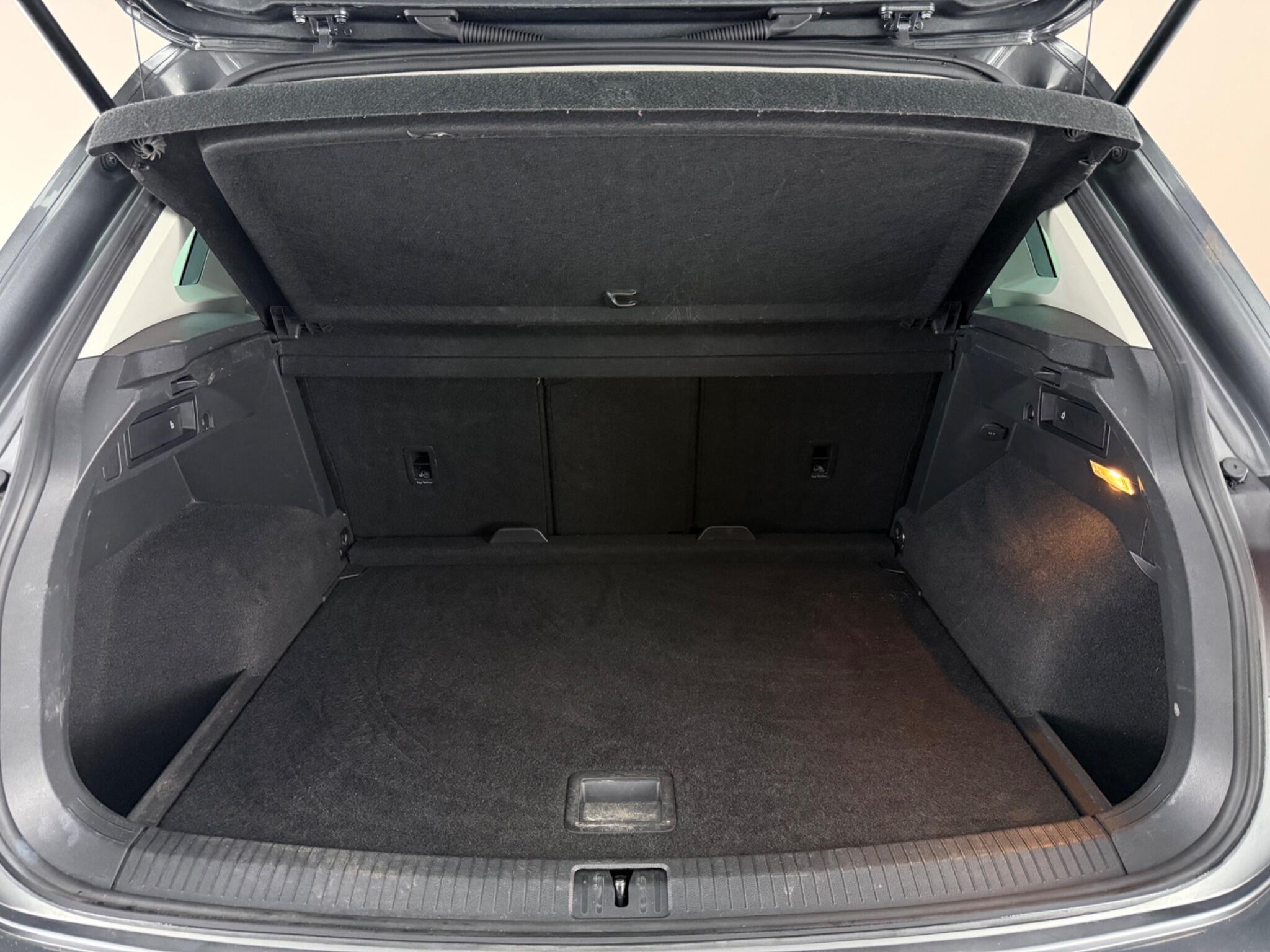 Volkswagen Tiguan view 13