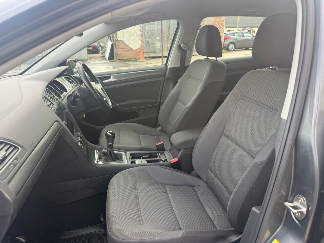 Volkswagen Golf view 20