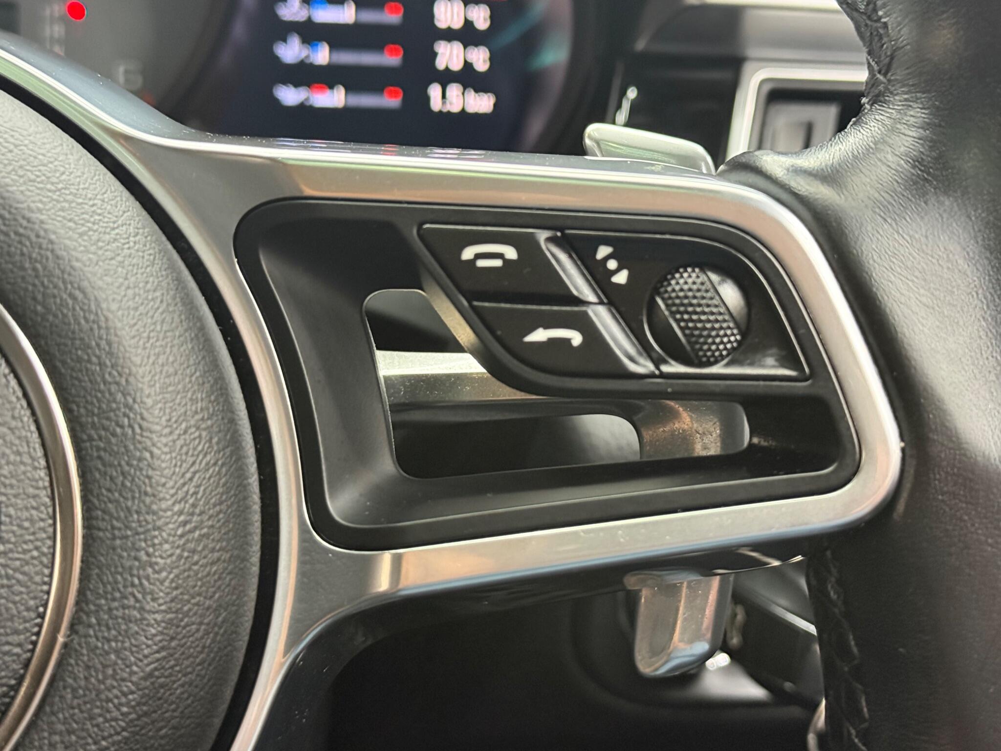 Porsche Macan view 18