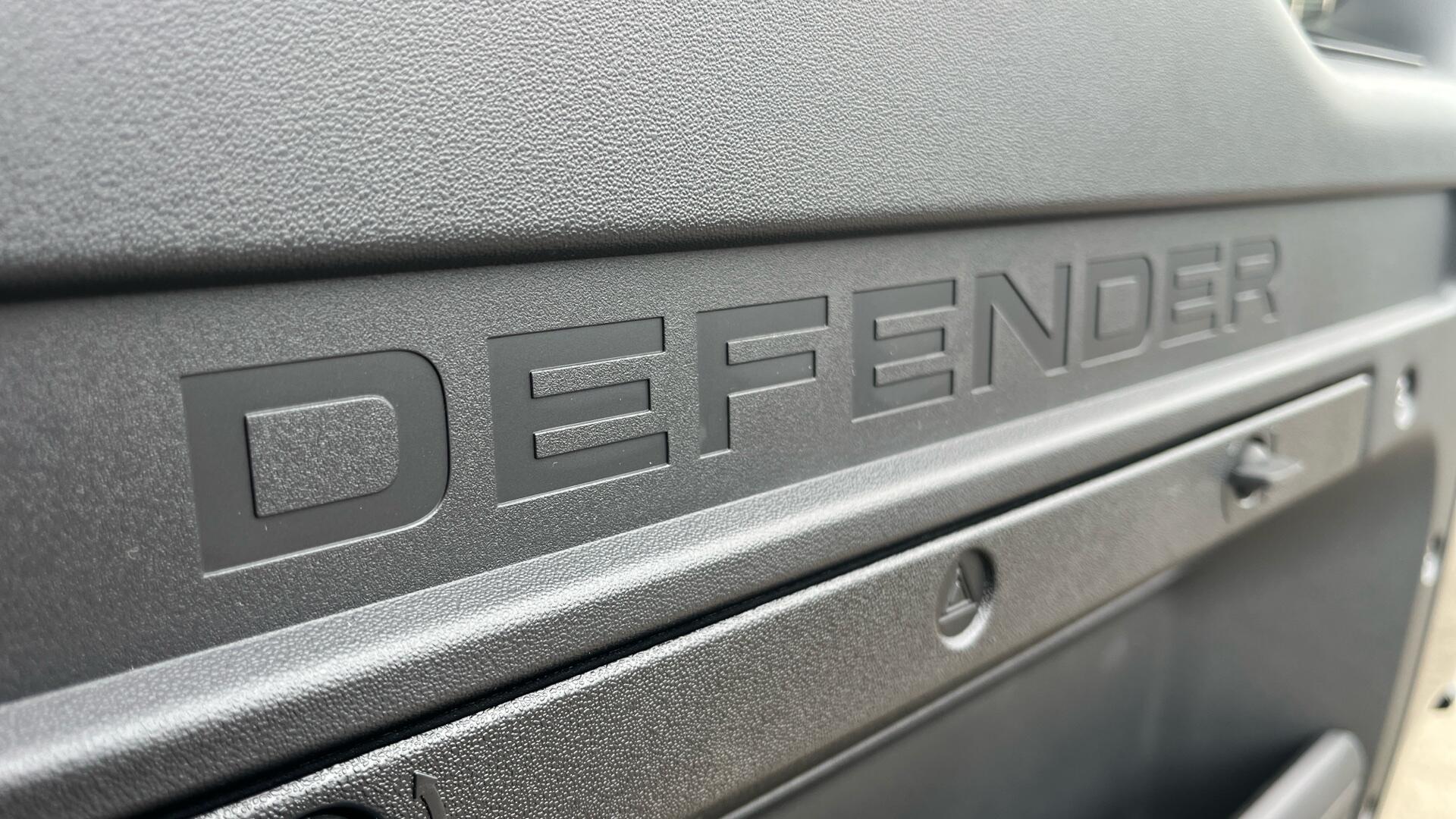 Land Rover Defender view 28