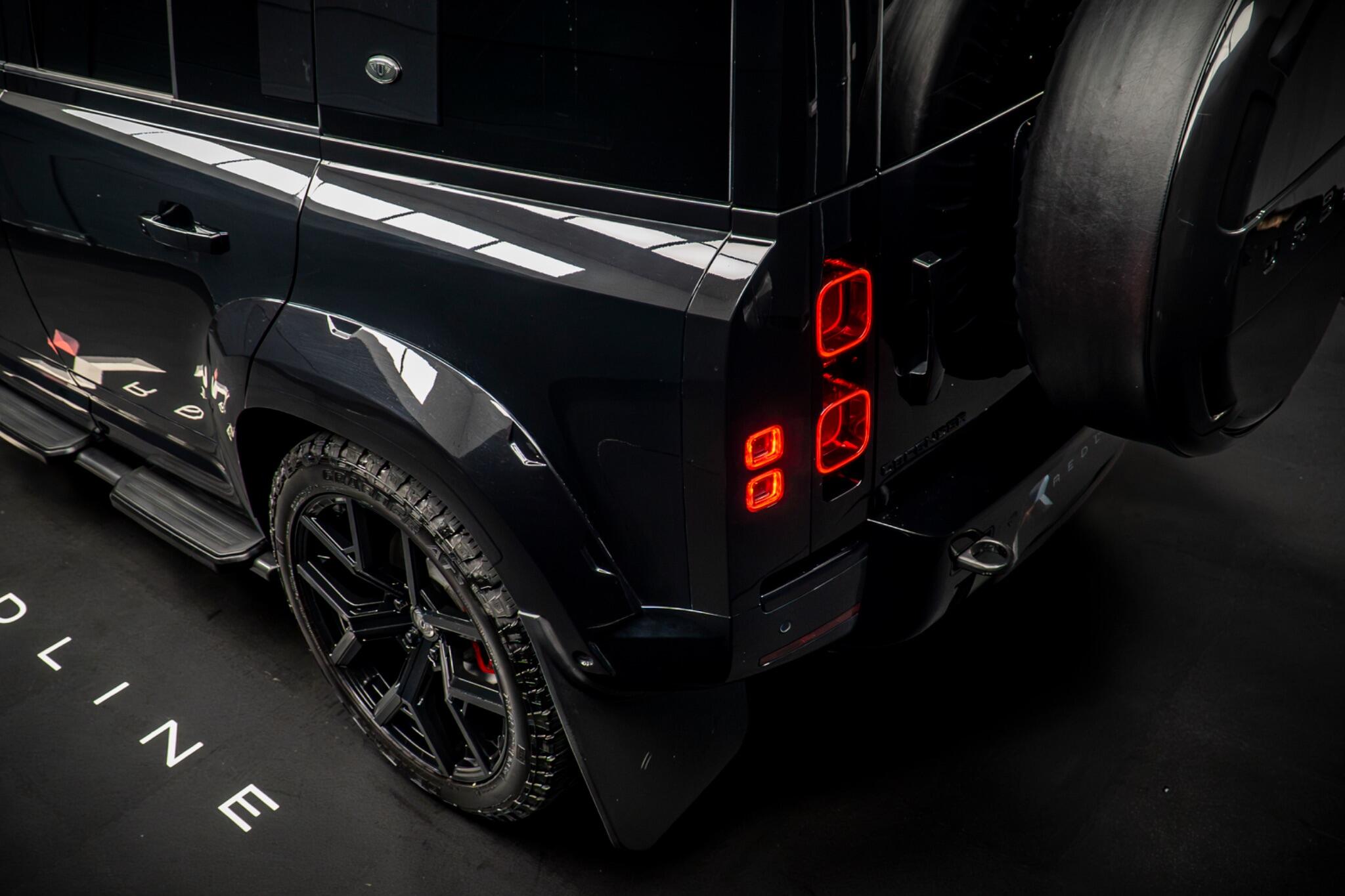 Land Rover Defender 110 view 19