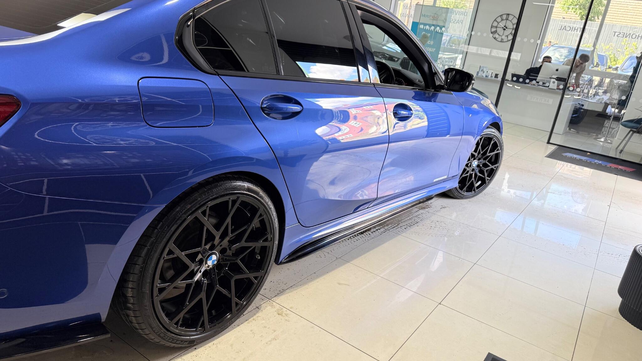 BMW 3 Series view 23