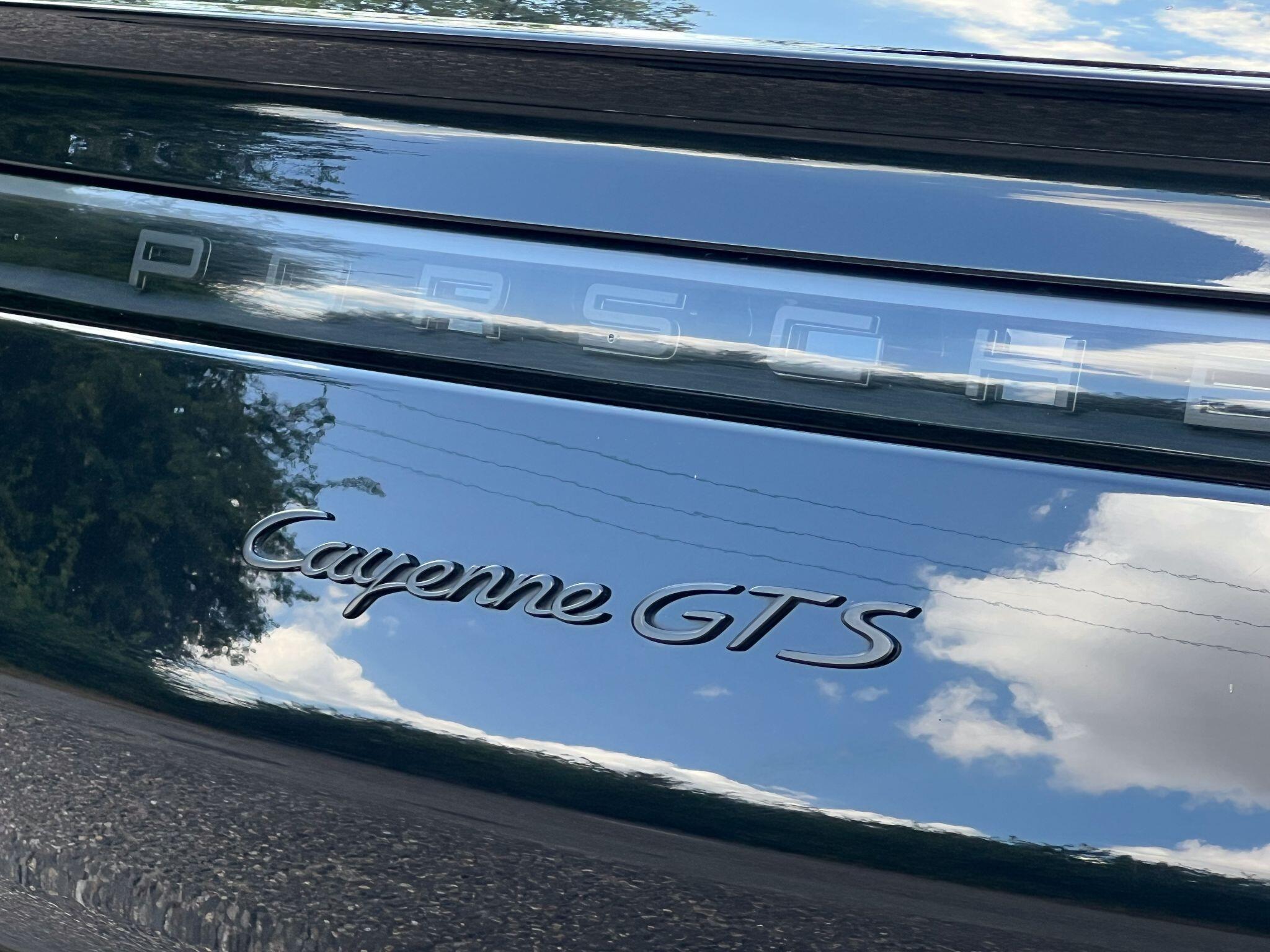 Porsche Cayenne view 10