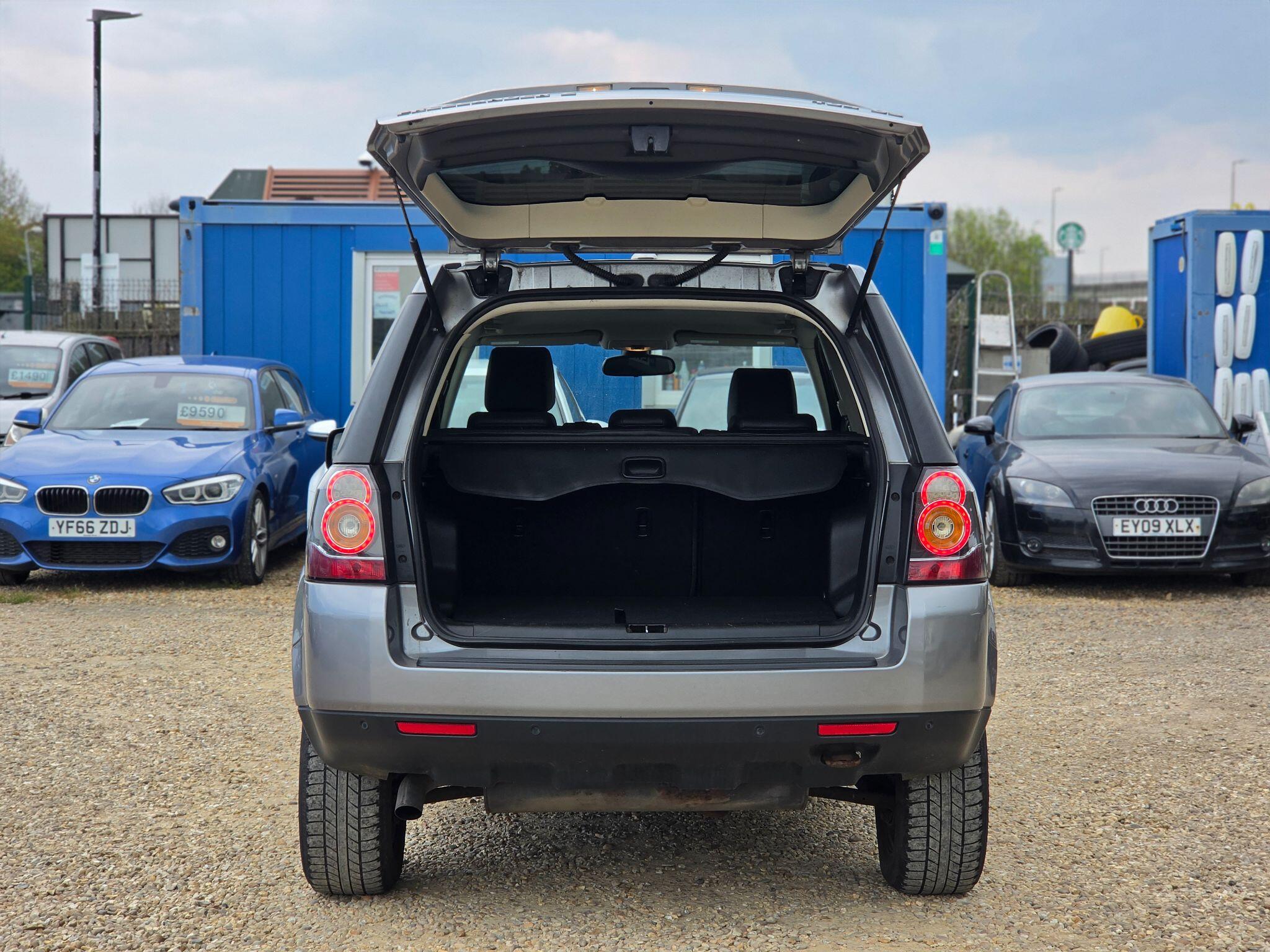 Land Rover Freelander 2 view 22