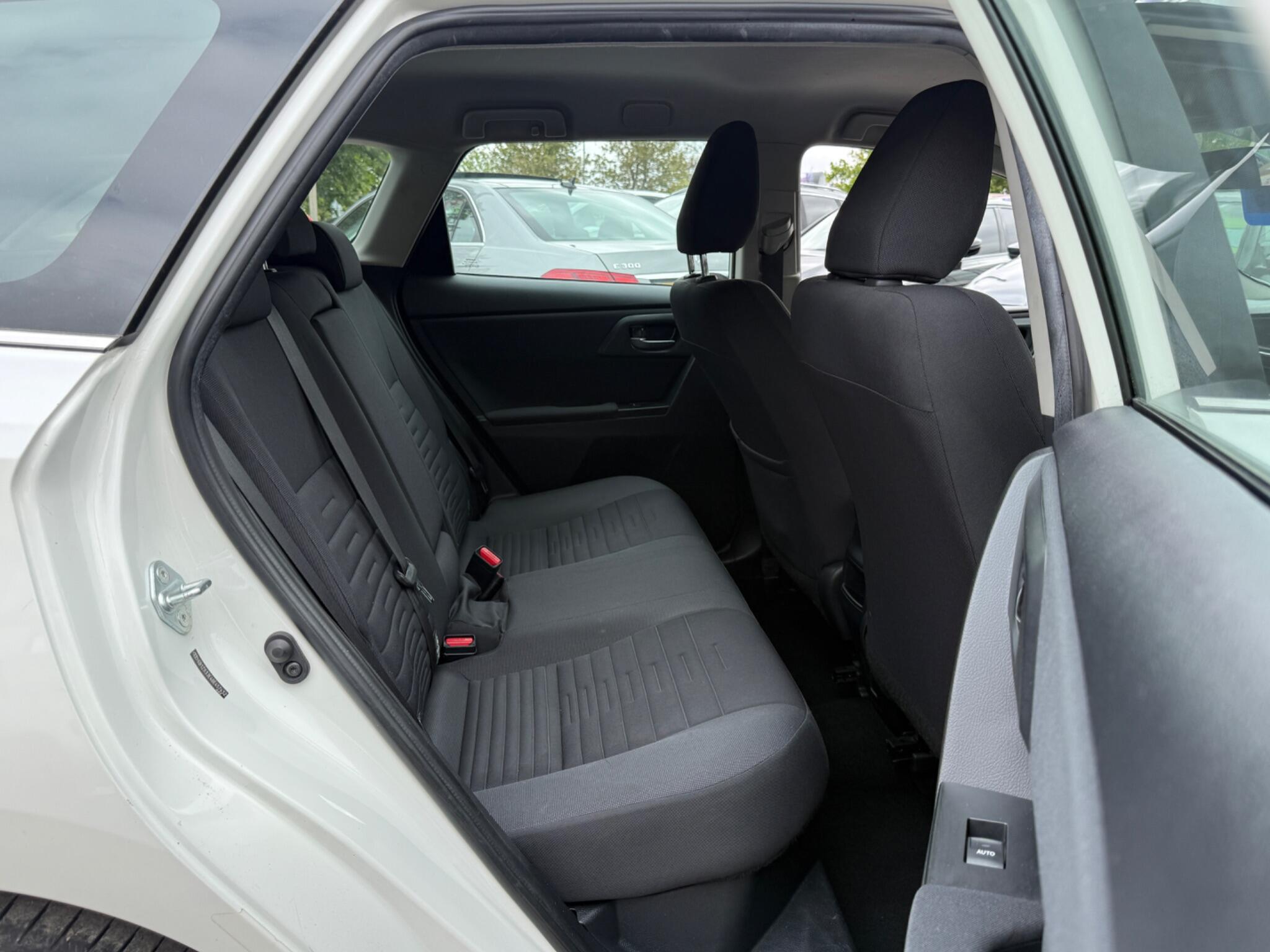 Toyota Auris - Image 35