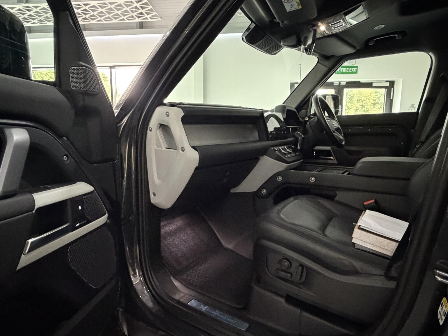 Land Rover Defender 110 view 53