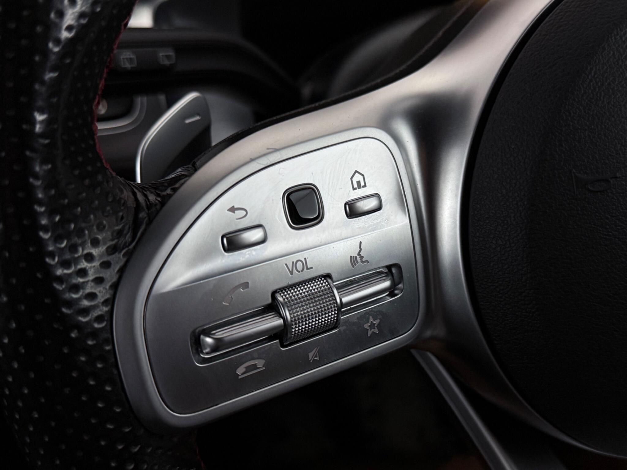 Mercedes-Benz GLB view 14
