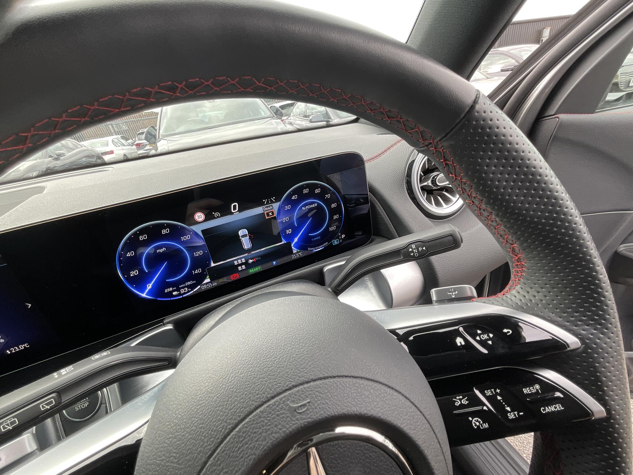 Mercedes-Benz Eqb view 23