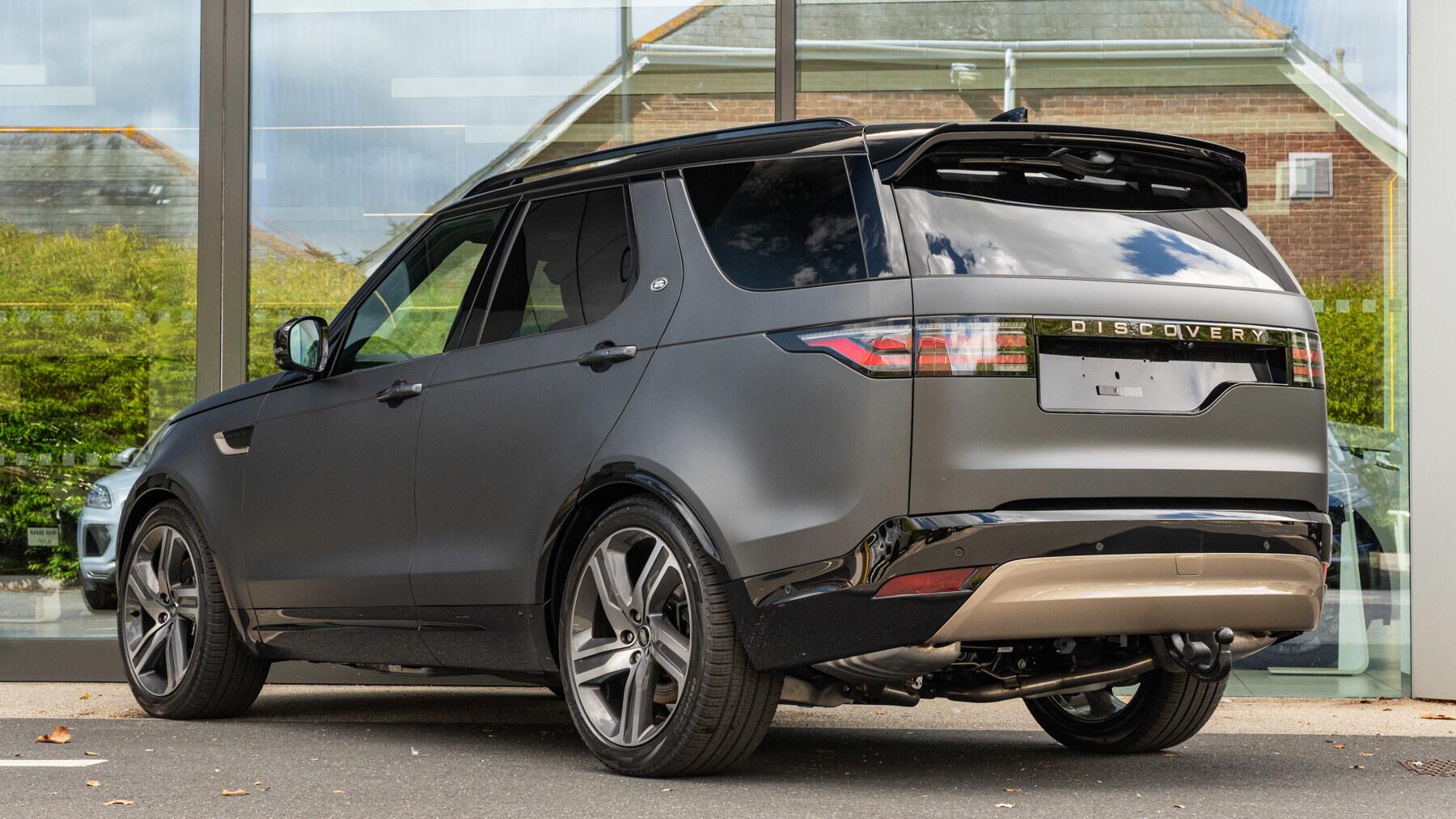 Land Rover Discovery view 2