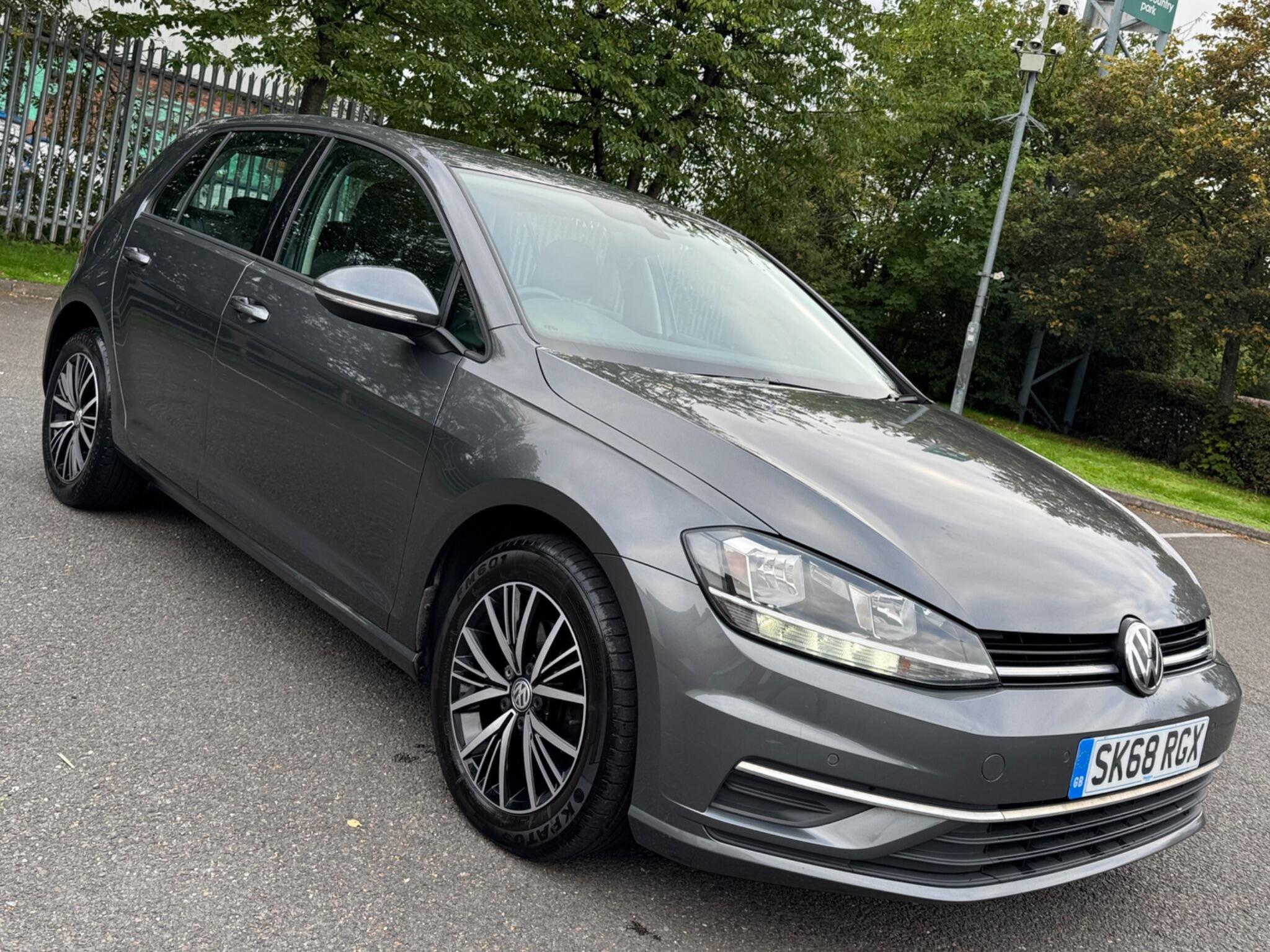Volkswagen Golf view 2