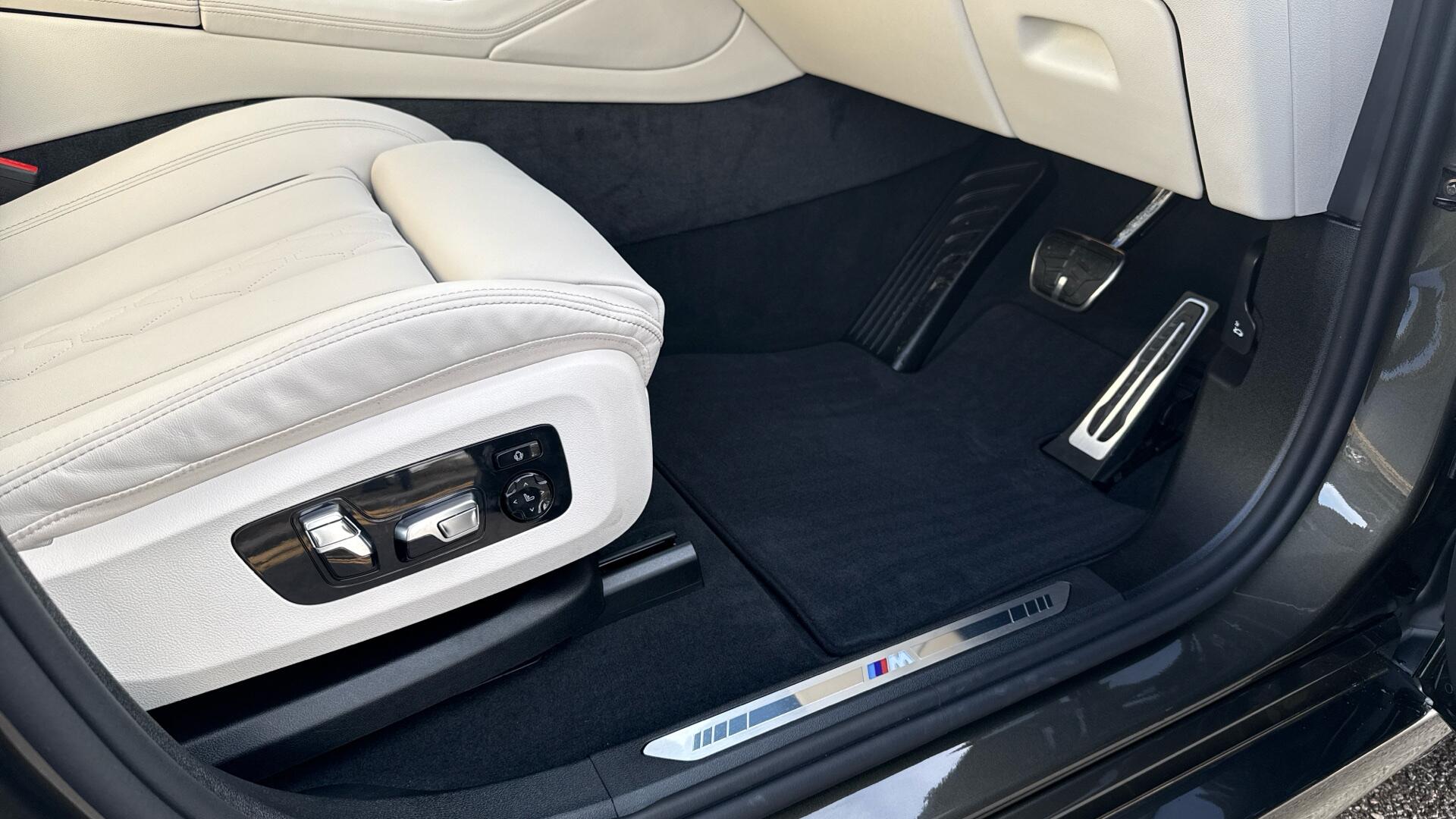 BMW X6 view 32