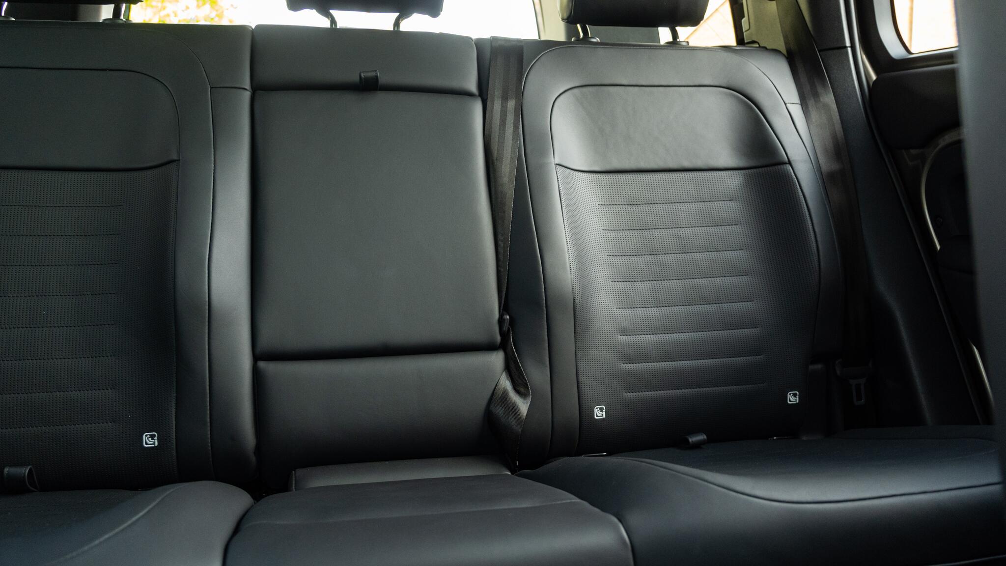 Land Rover Defender view 29