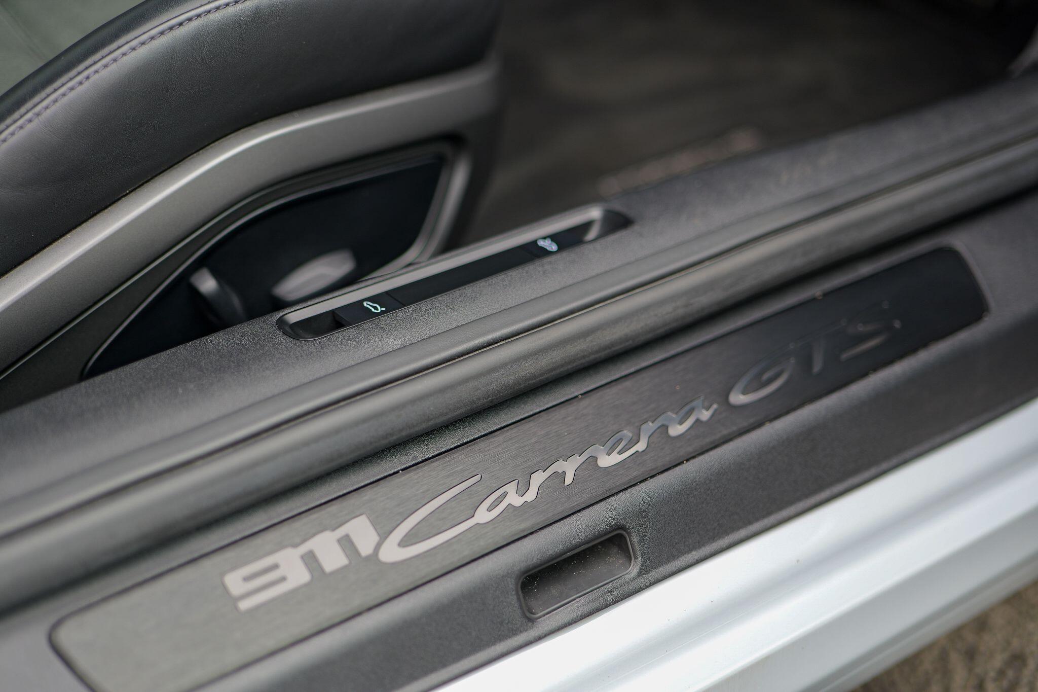 Porsche 911 view 24