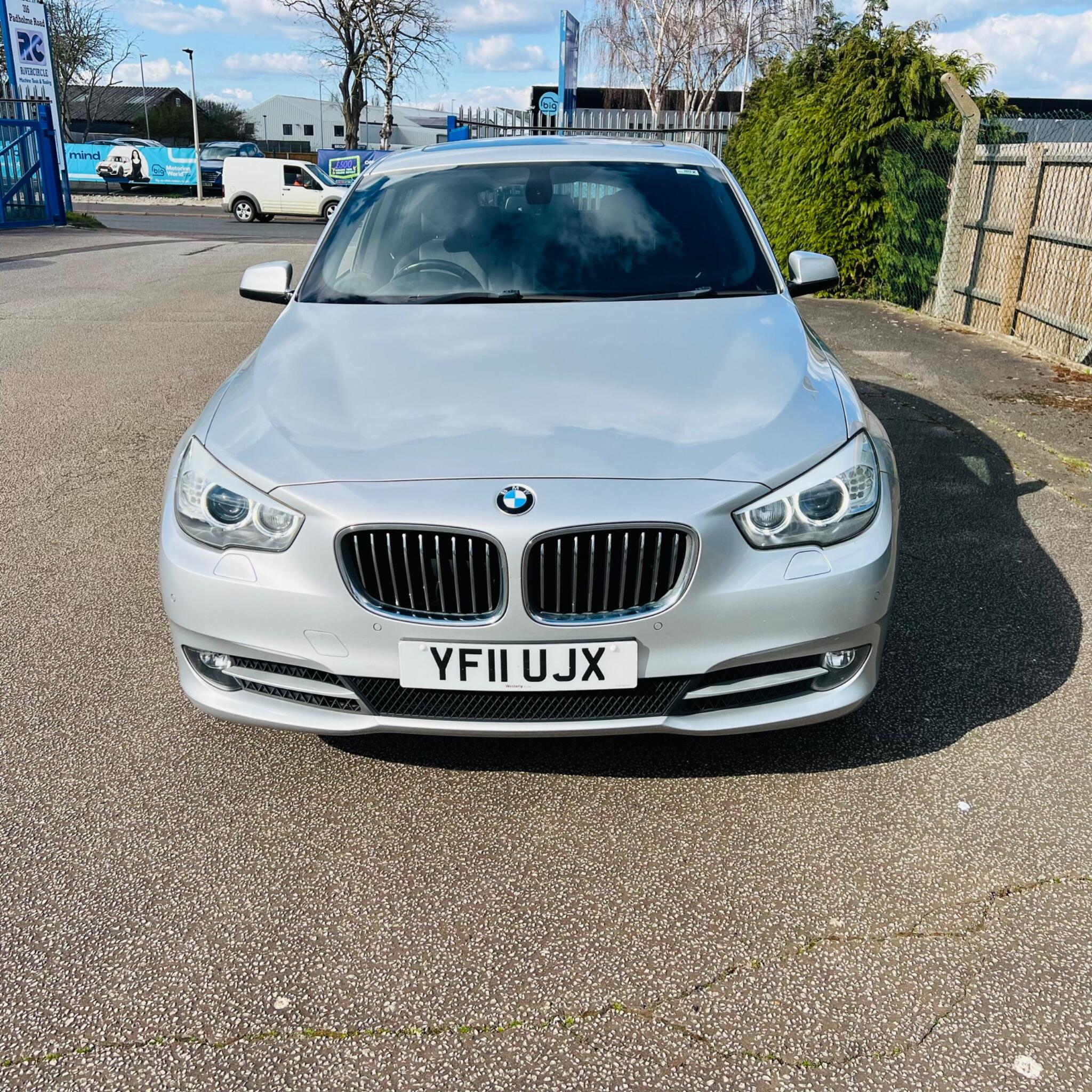 BMW 5 Series view 5