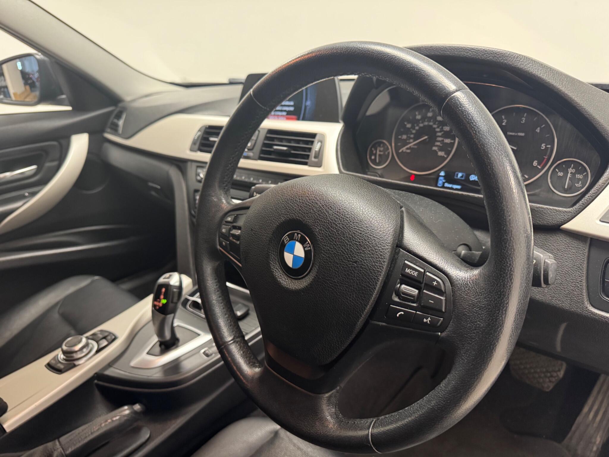BMW 3 Series view 25