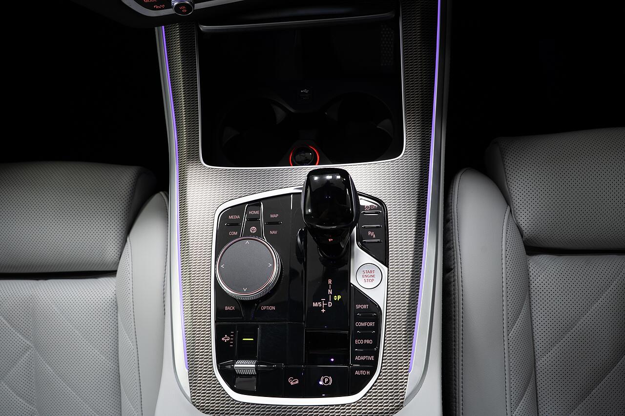 BMW X5 view 8