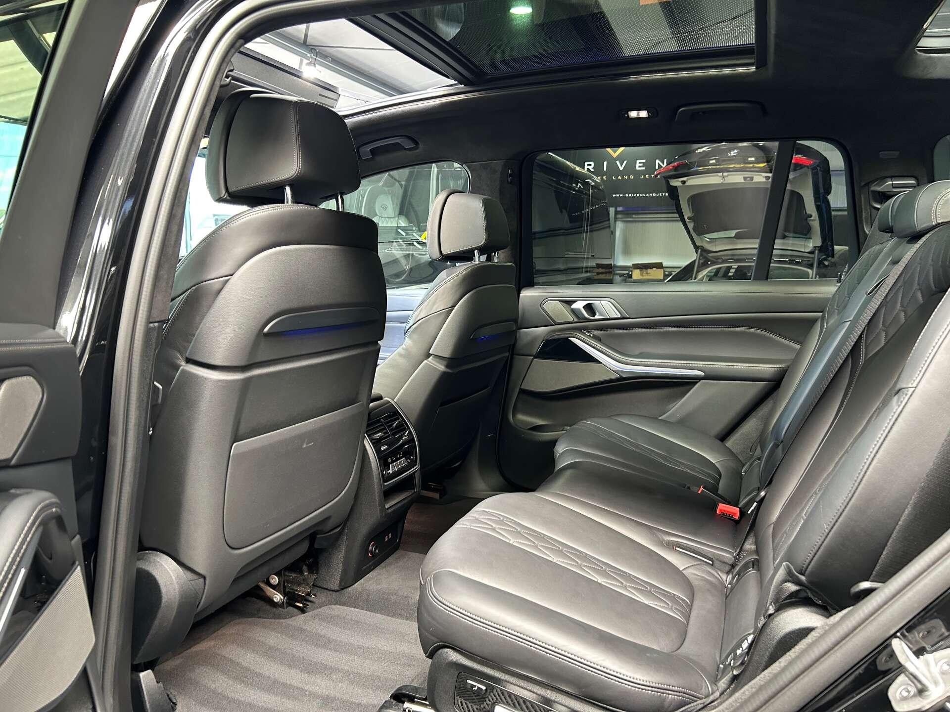BMW X7 view 36