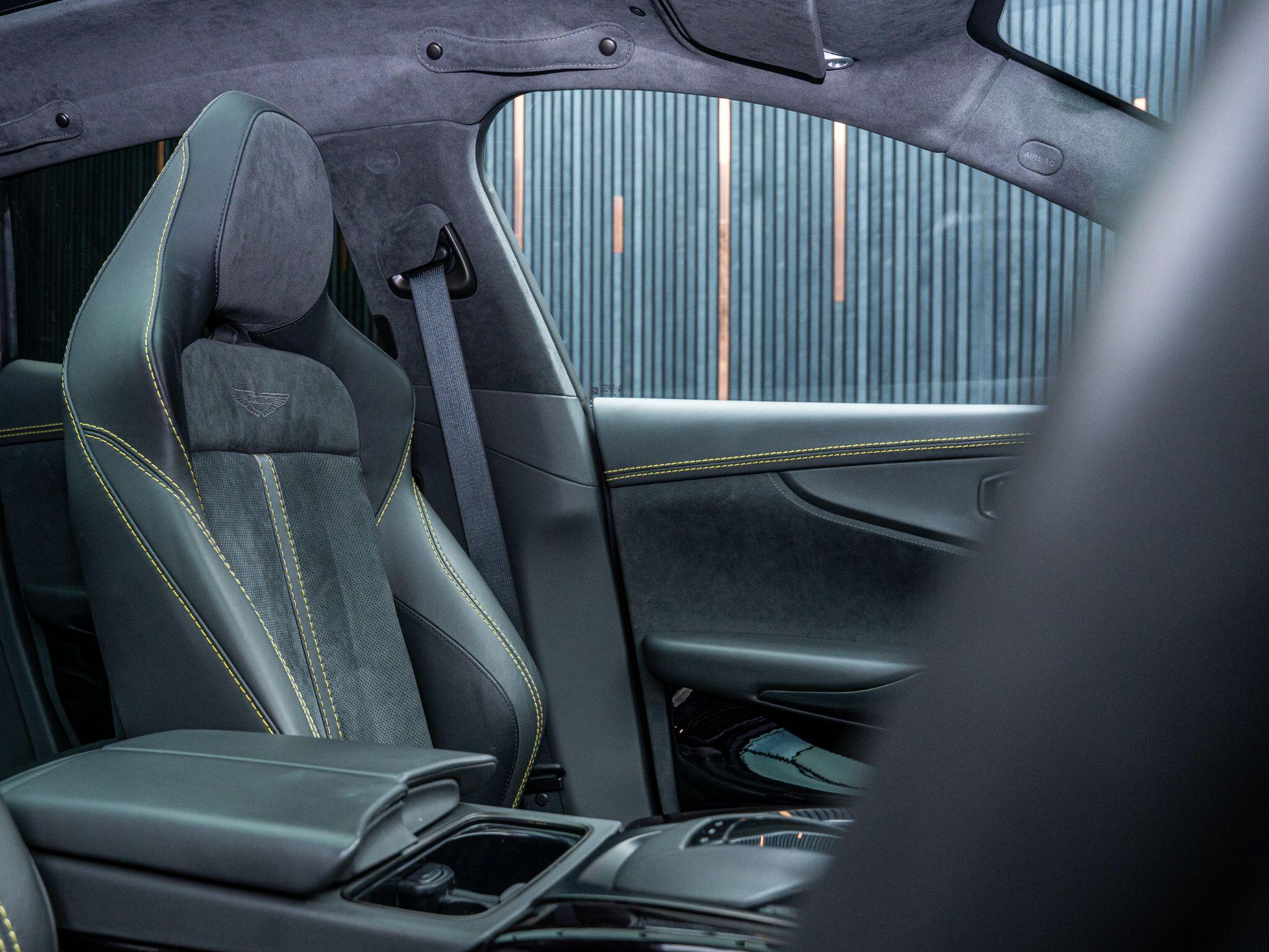 Aston Martin DBX view 12