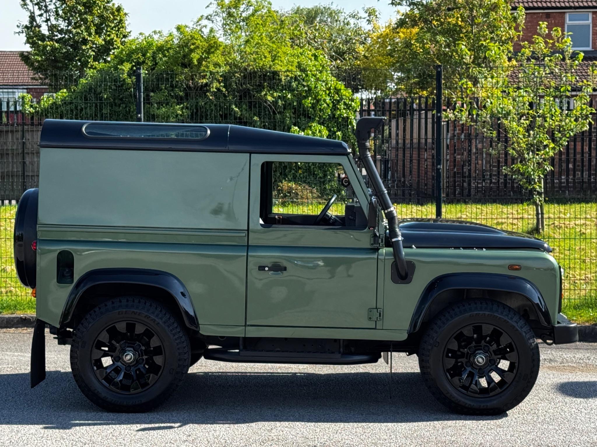 Land Rover Defender view 18