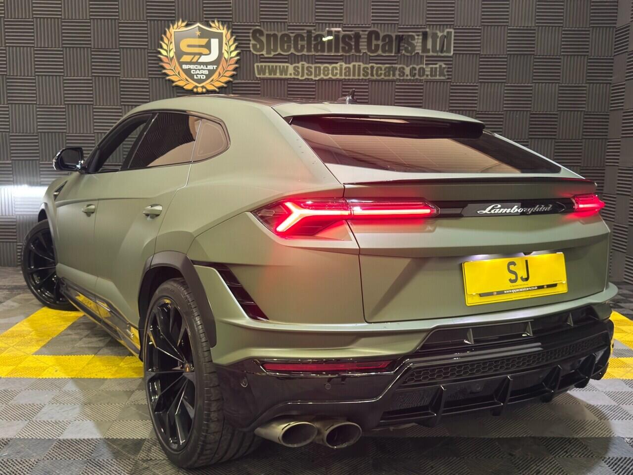 Lamborghini Urus view 29