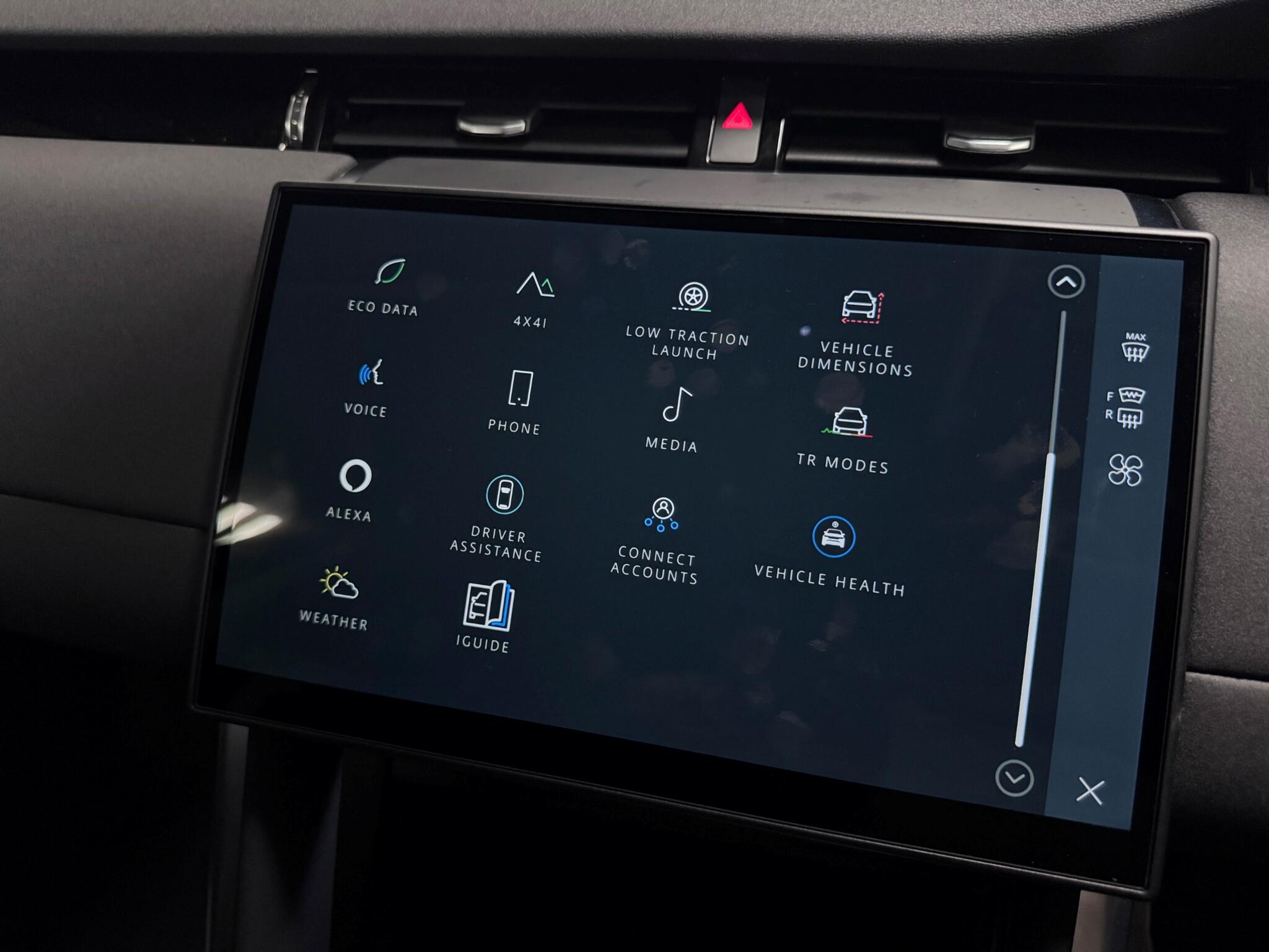Land Rover Discovery Sport view 52