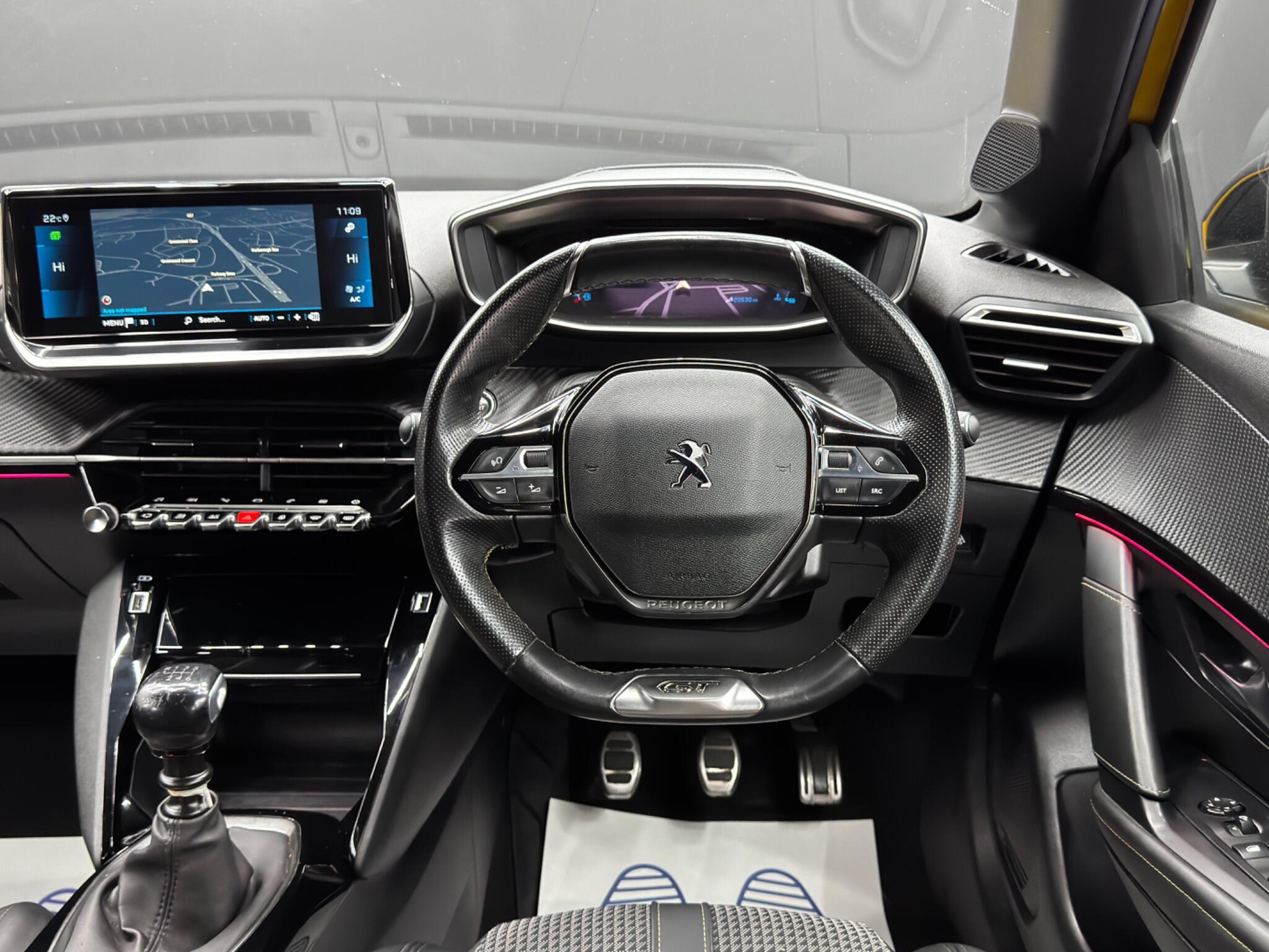 Peugeot 208 view 18