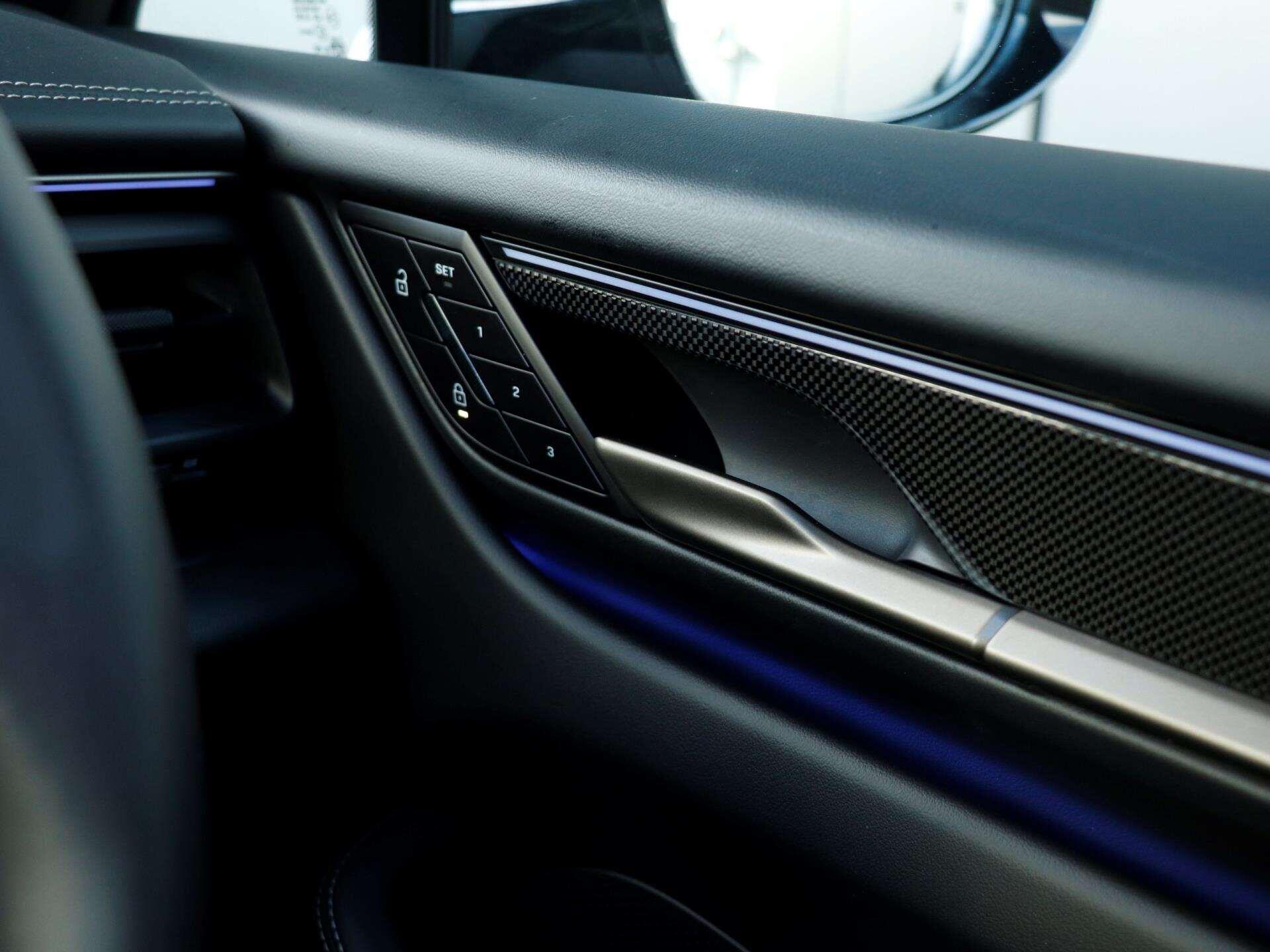 Porsche Macan view 20
