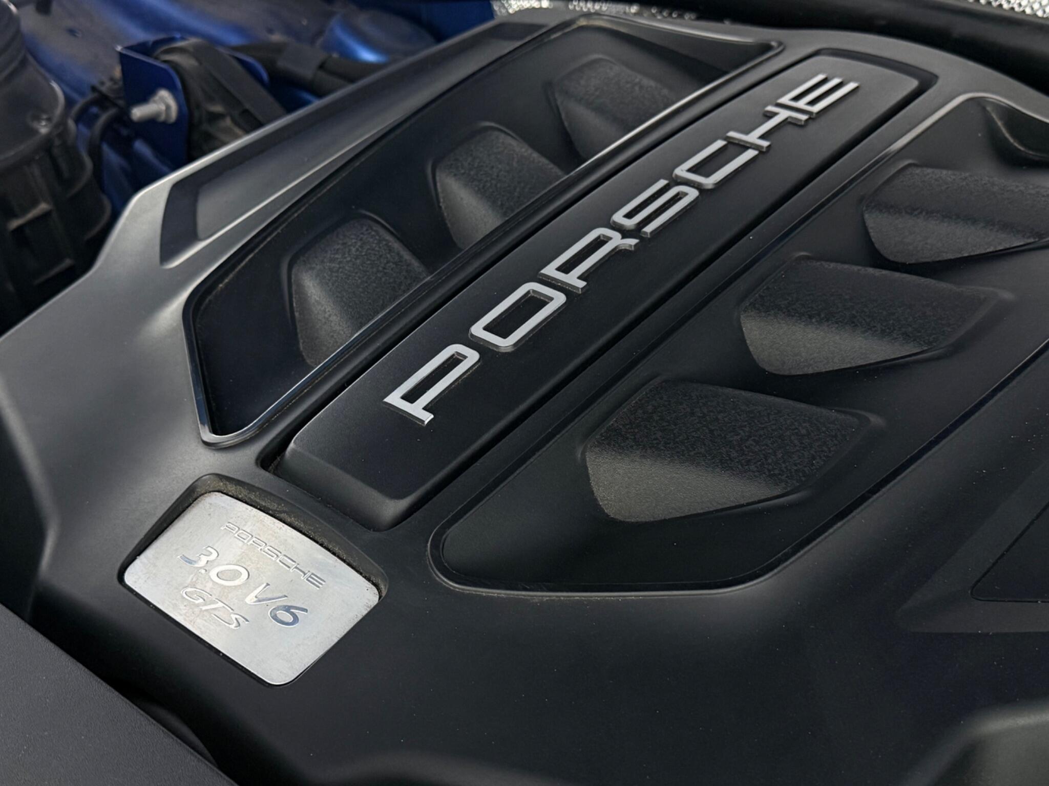 Porsche Macan view 20
