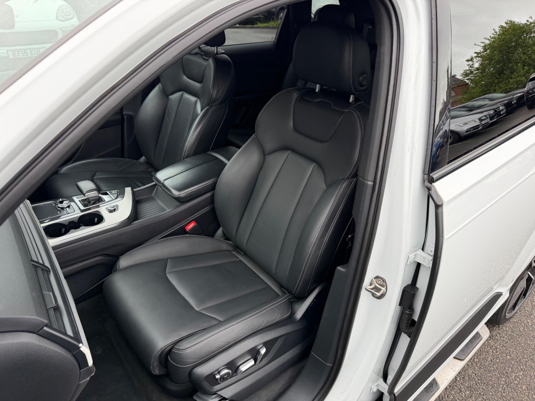 Audi Q7 view 17