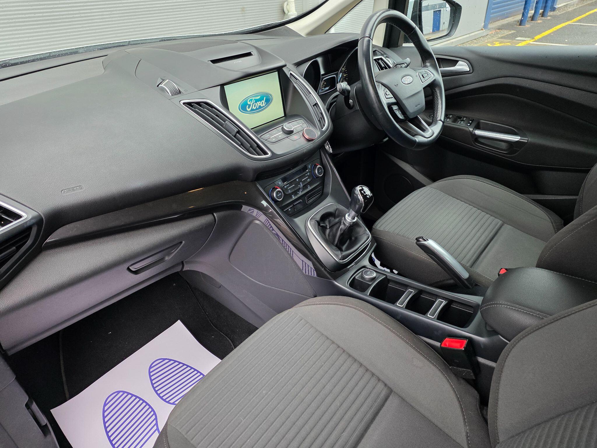 Ford C-Max view 10