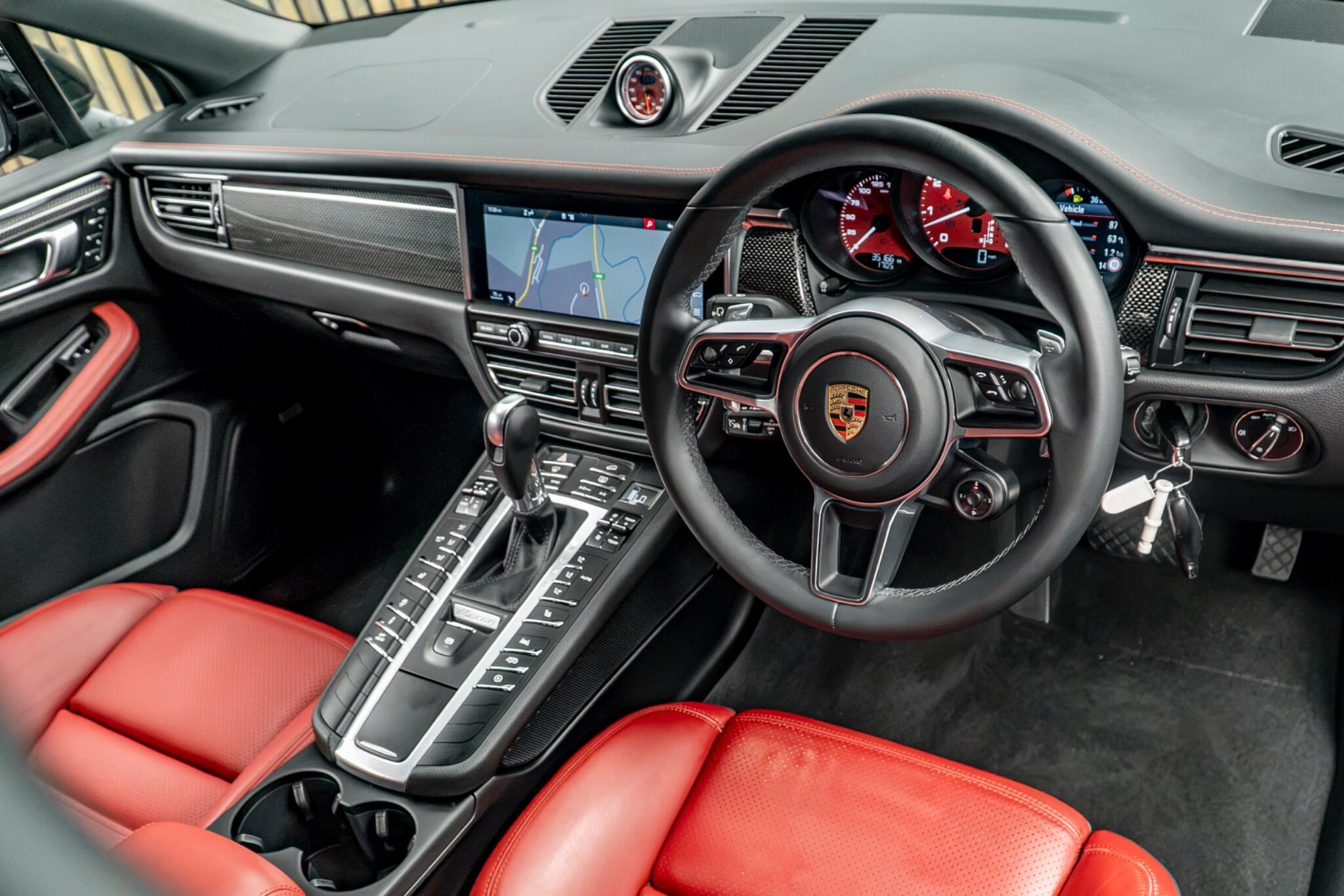 Porsche Macan view 22