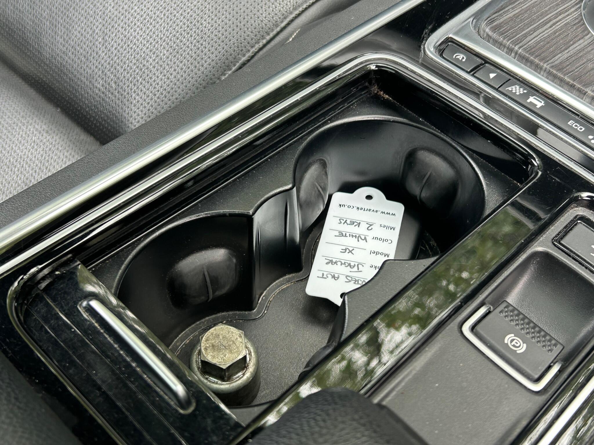 Jaguar XF view 14