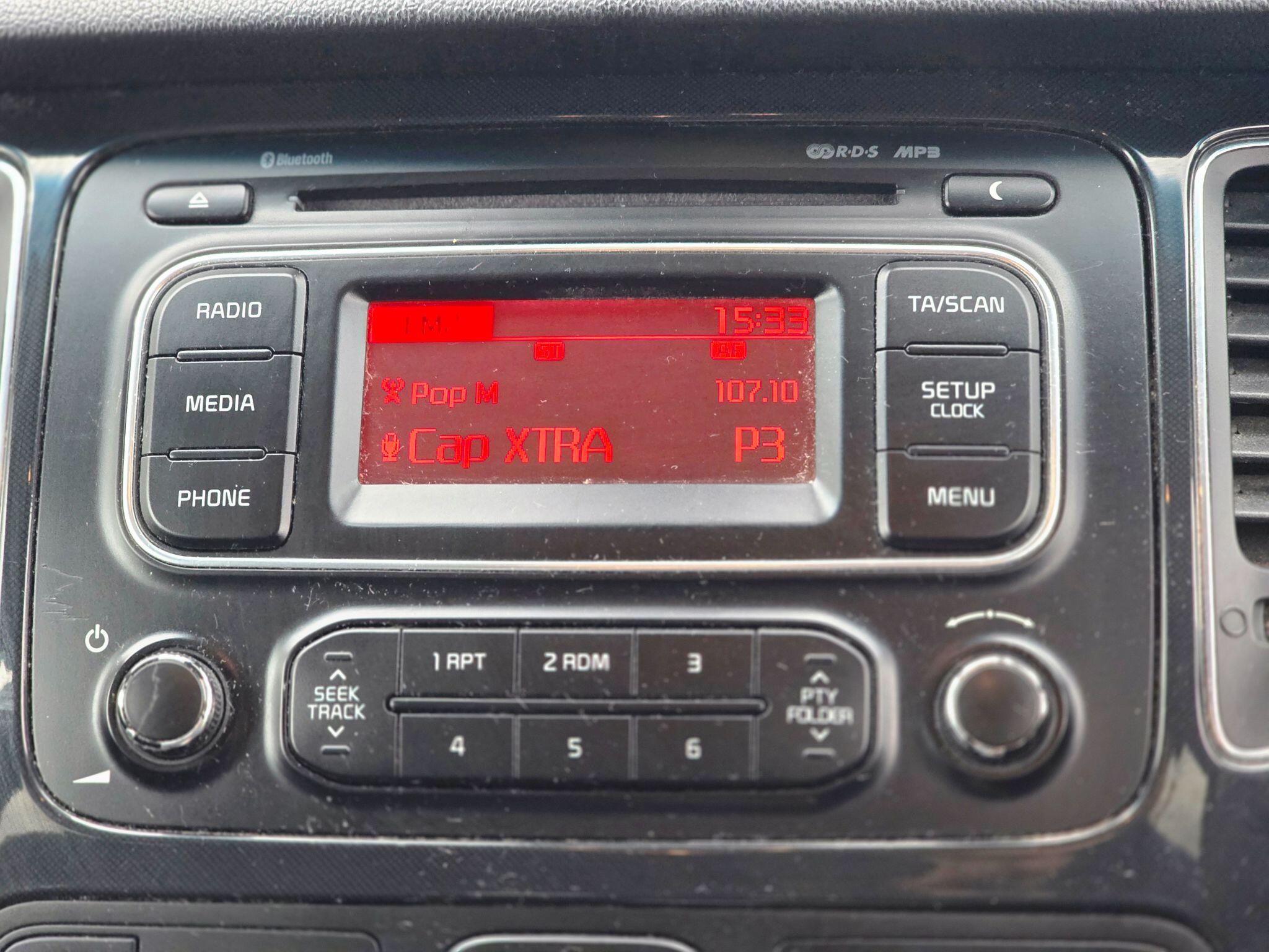 Kia Carens view 44