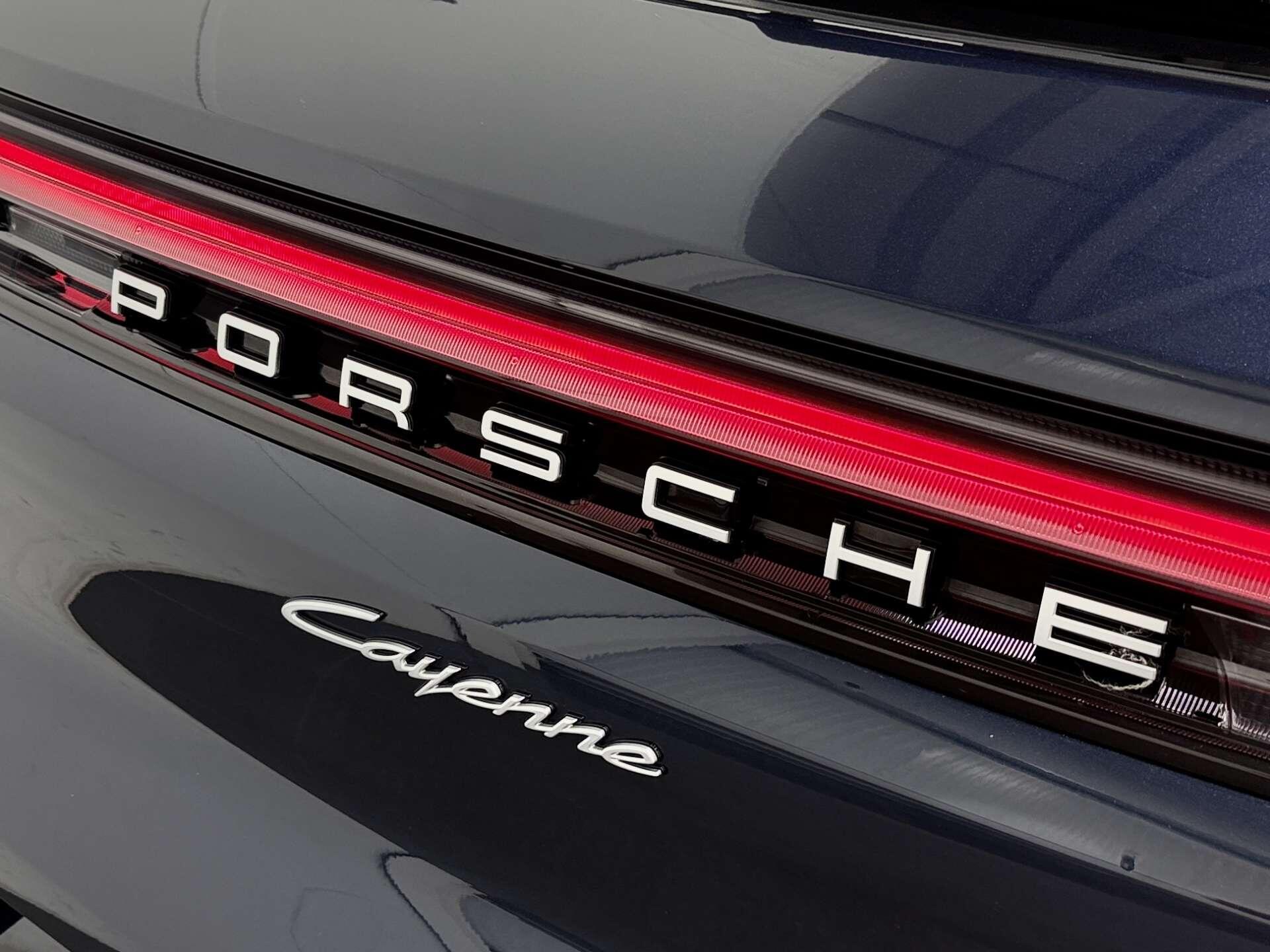 Porsche Cayenne view 27