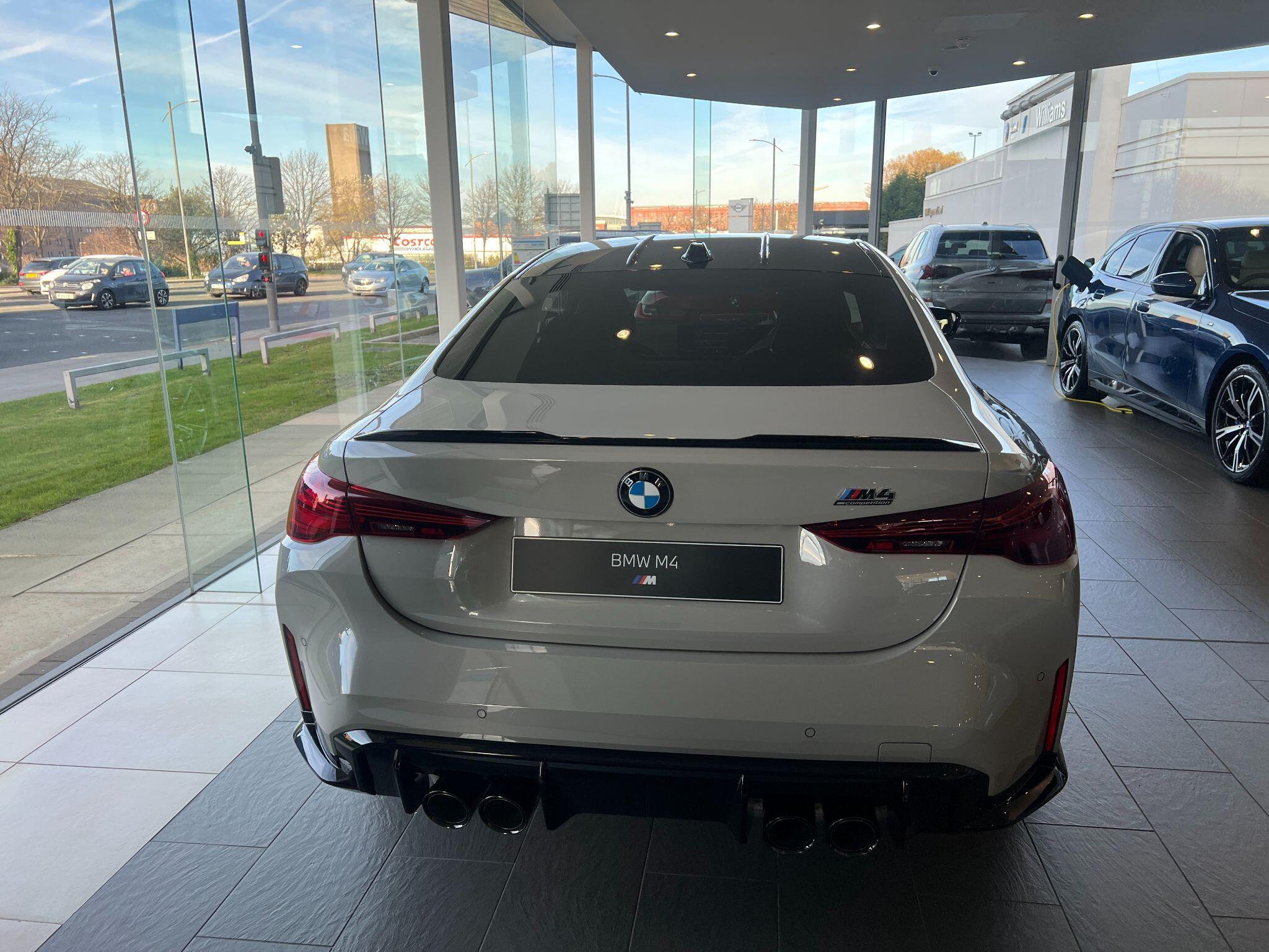 BMW M4 view 3