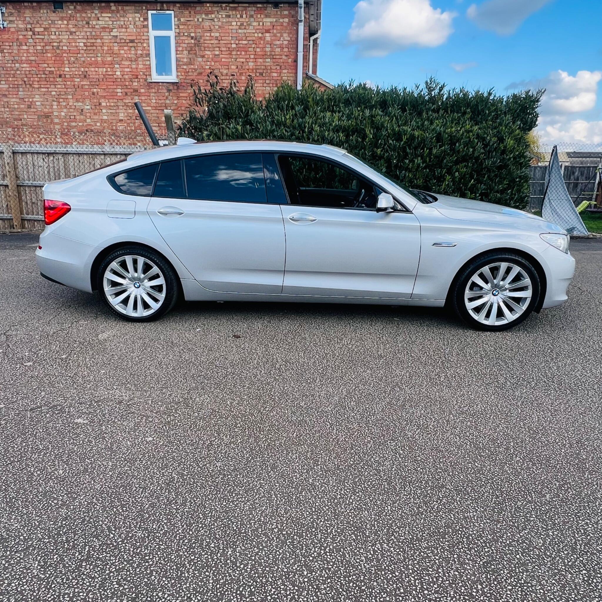 BMW 5 Series view 9