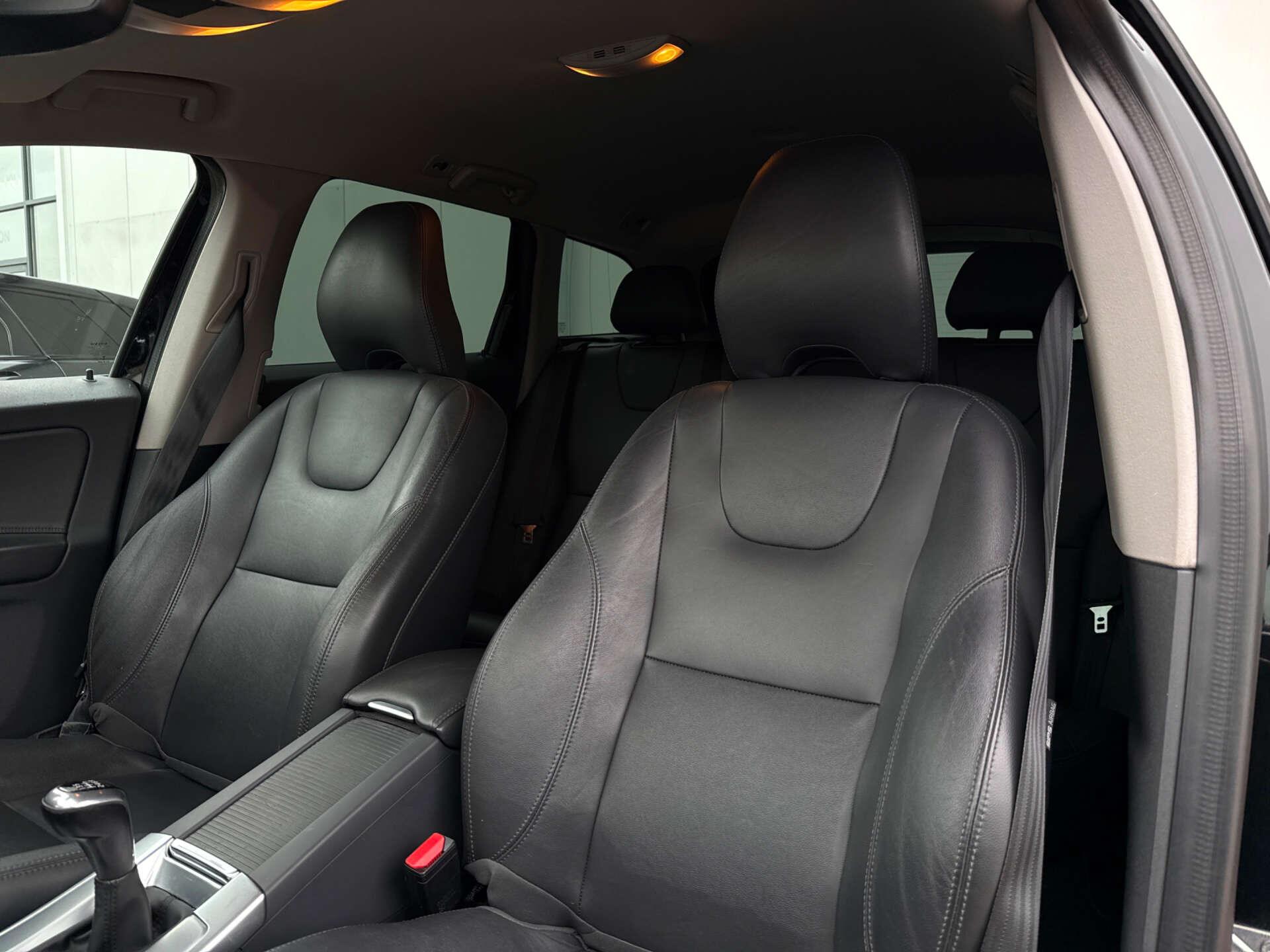 Volvo XC60 view 45