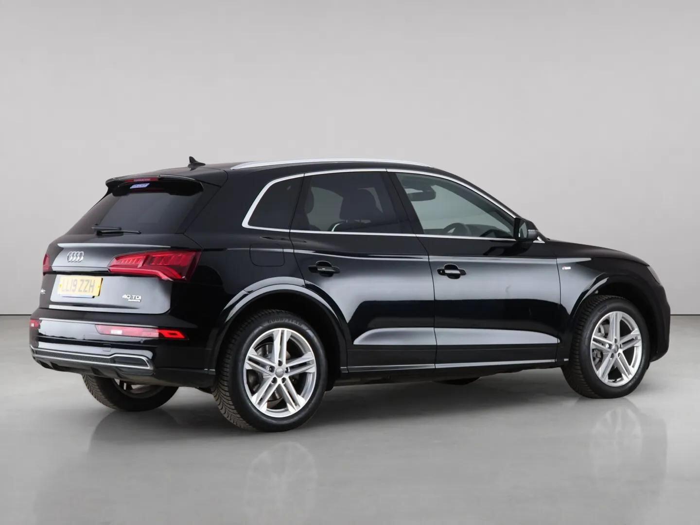 Audi Q5 view 6