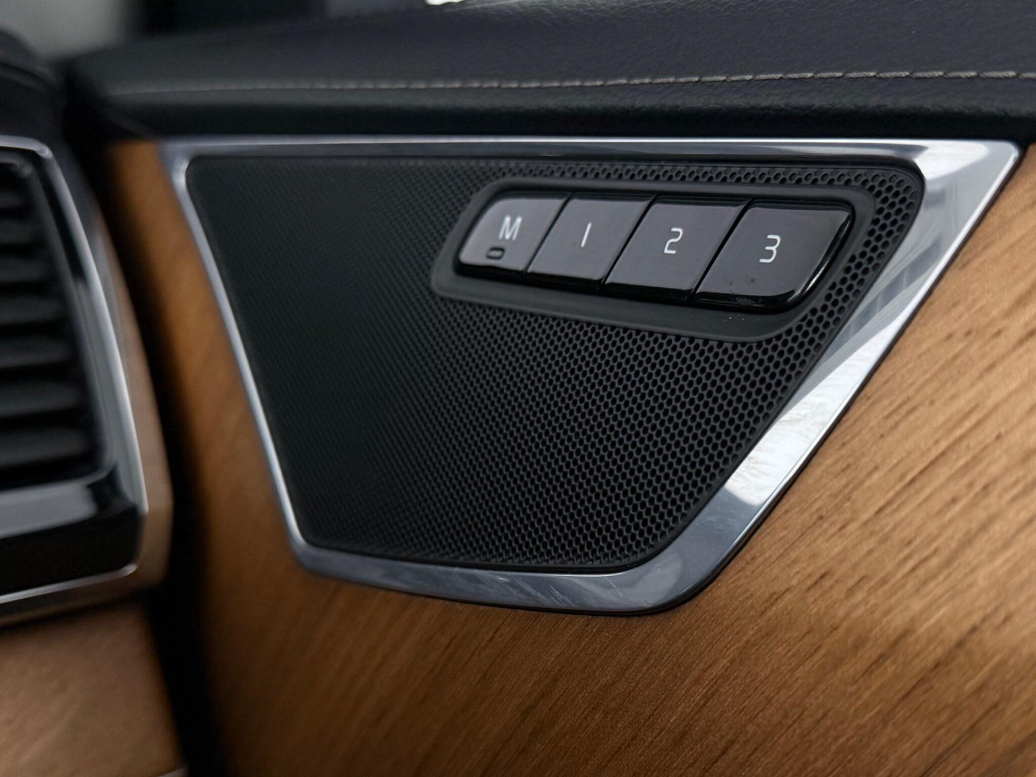 Volvo XC90 view 19