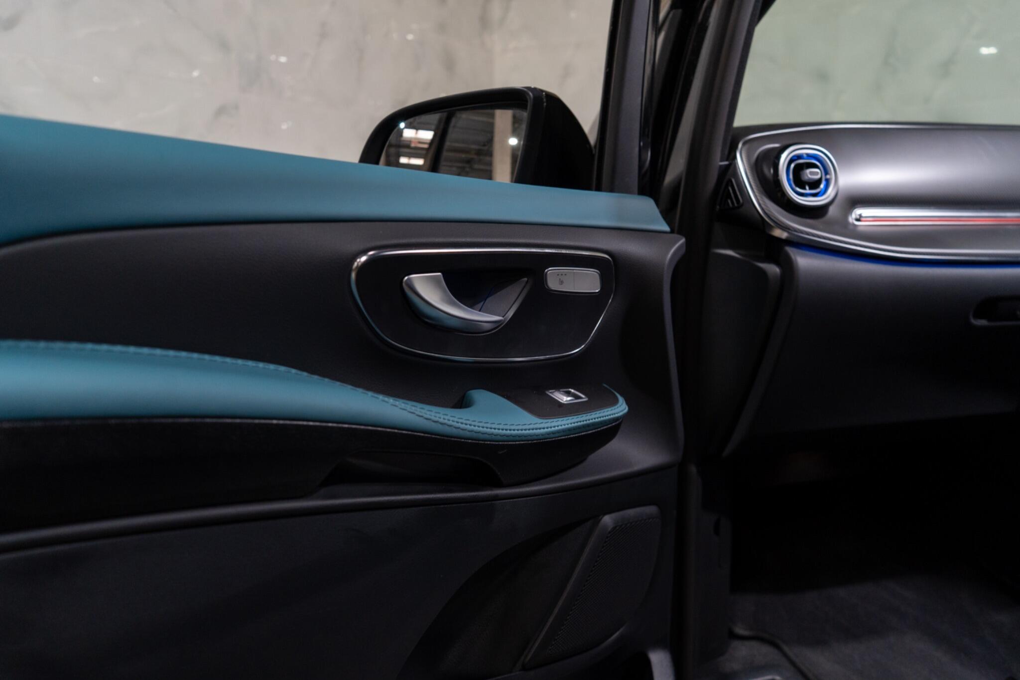 Mercedes-Benz V-Class view 39