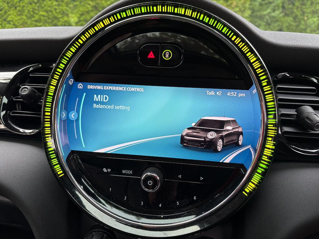 Mini Hatch view 21
