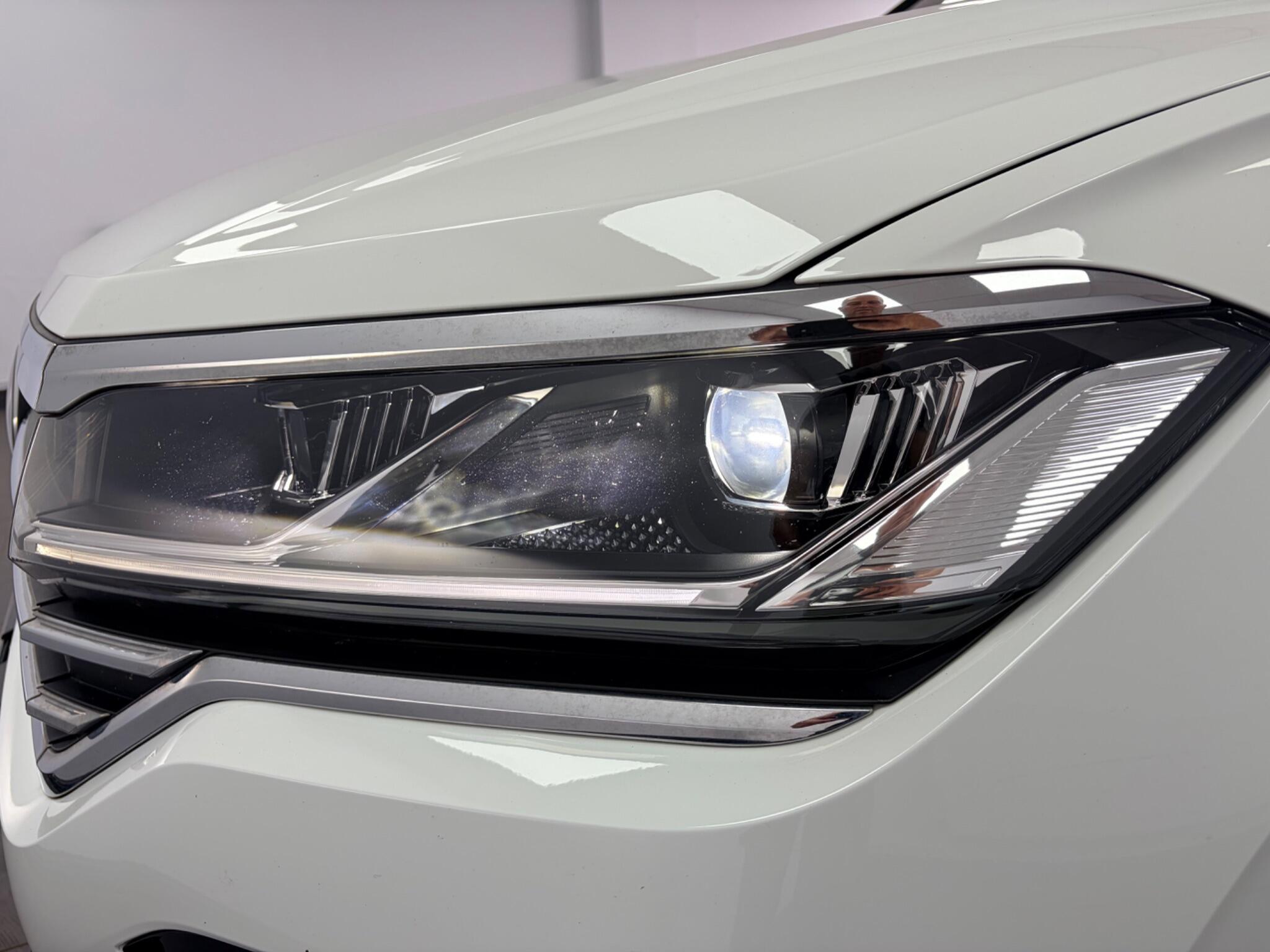 Volkswagen Touareg view 30