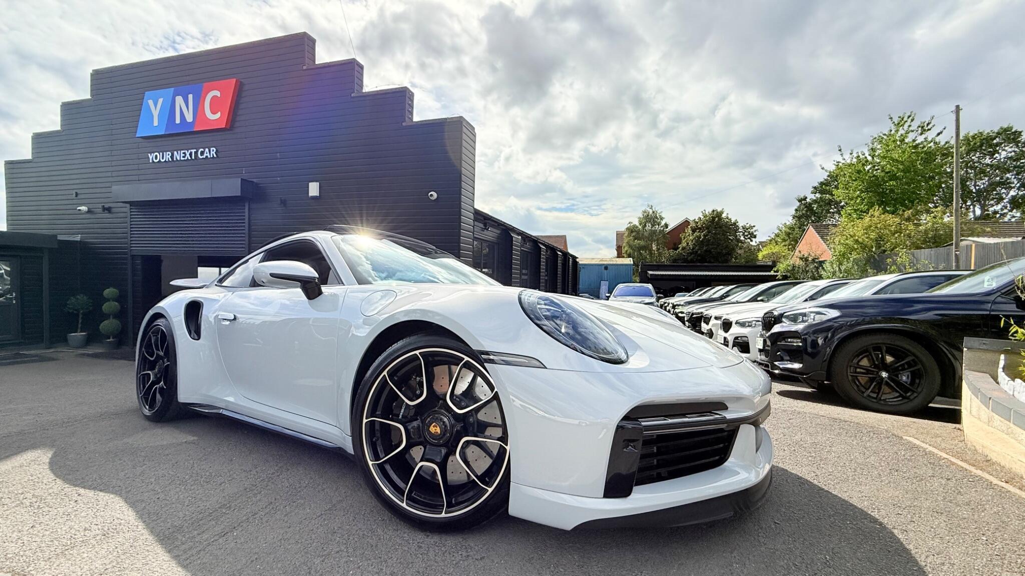 Porsche 911 view 7
