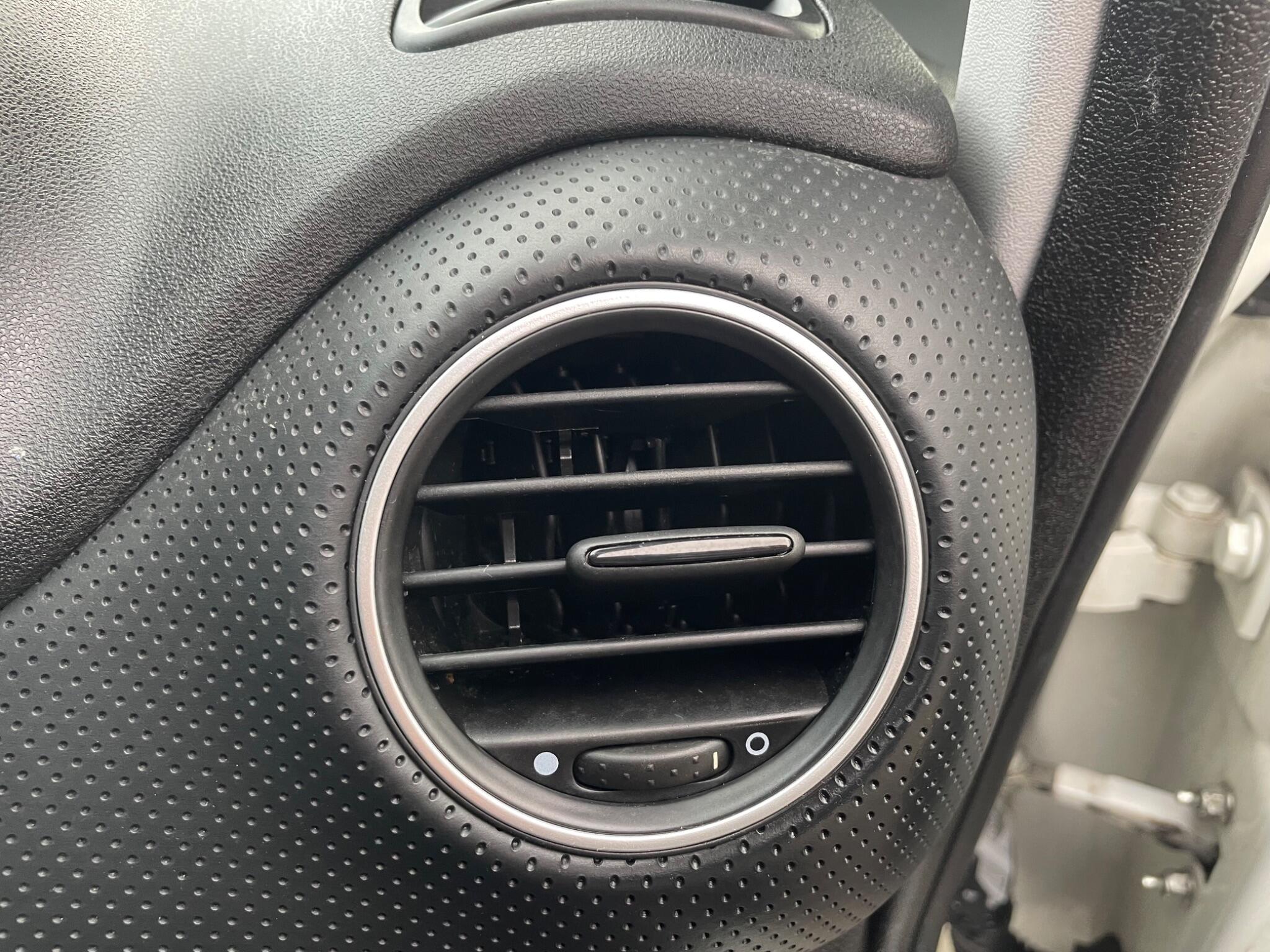 2011 Fiat Punto Evo image 33