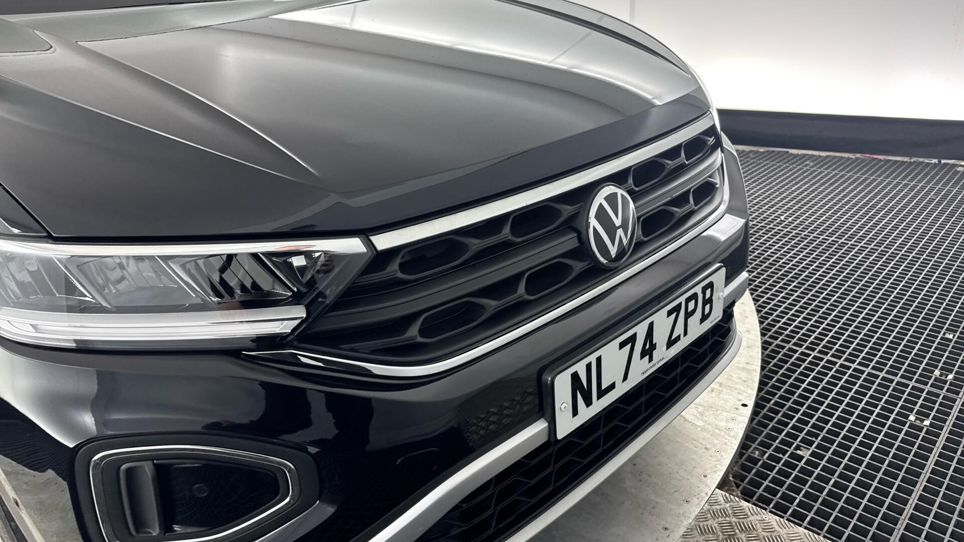Volkswagen T-Roc view 25