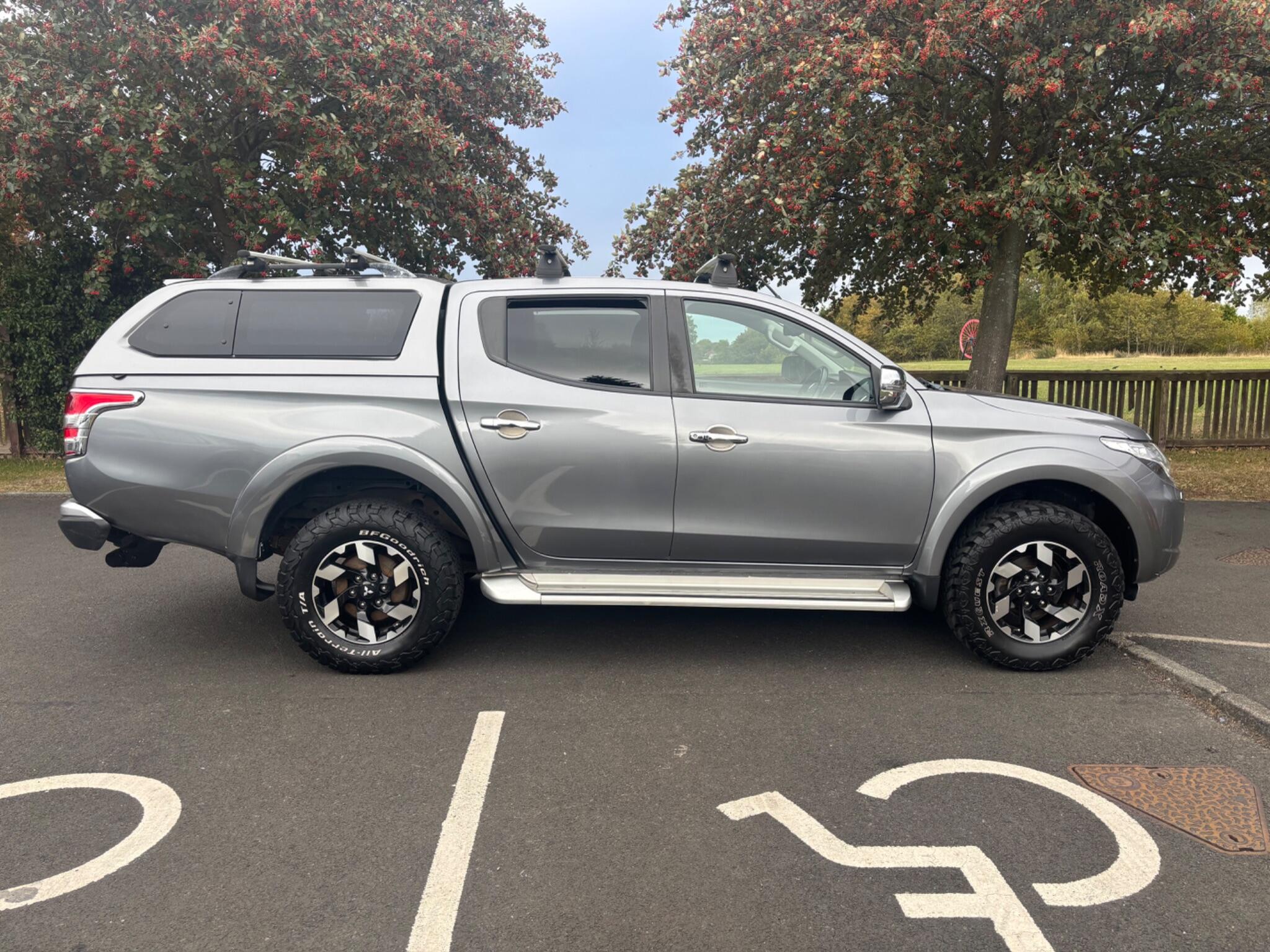 Mitsubishi L200 view 8