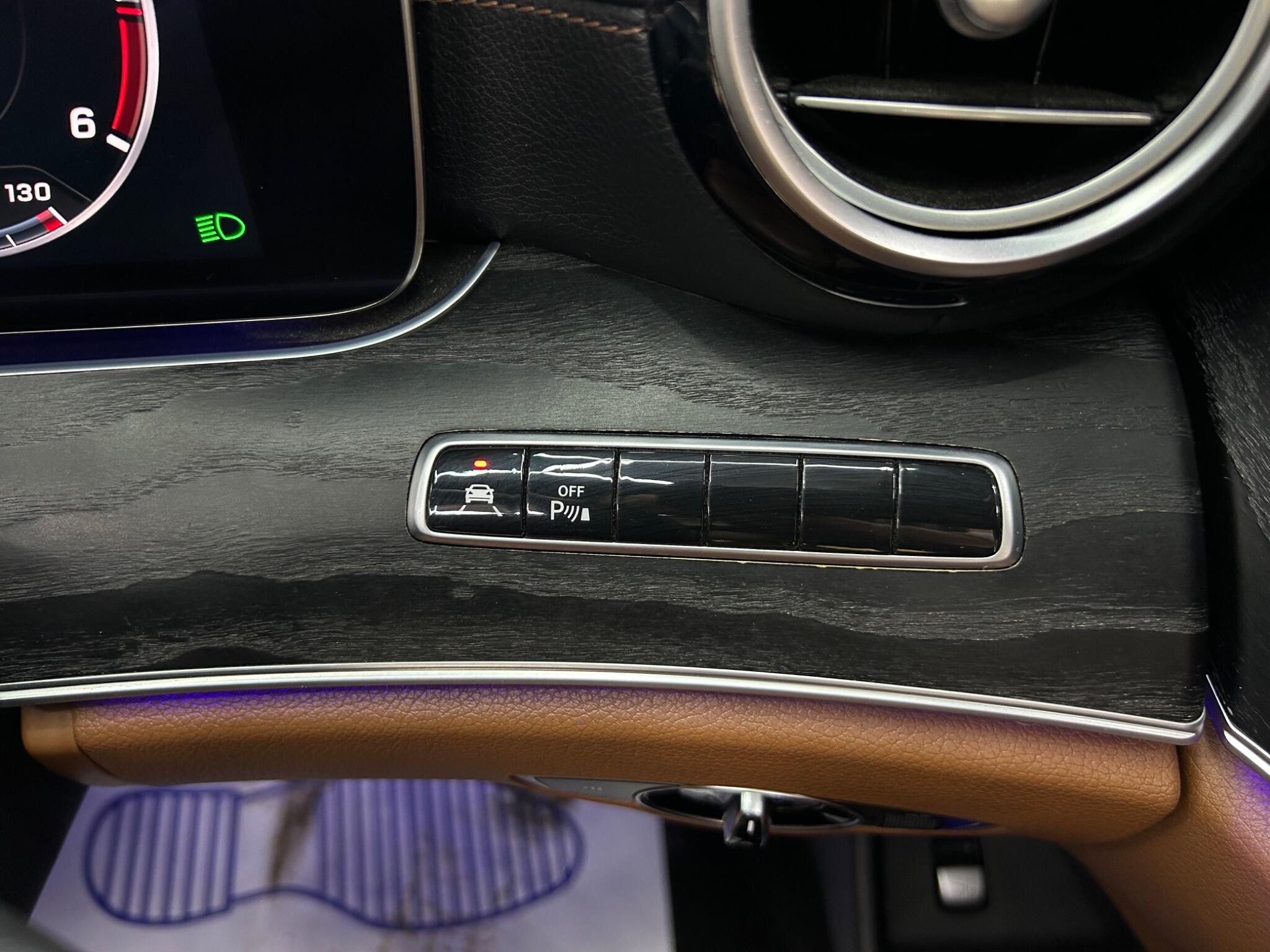 Mercedes-Benz E Class view 26