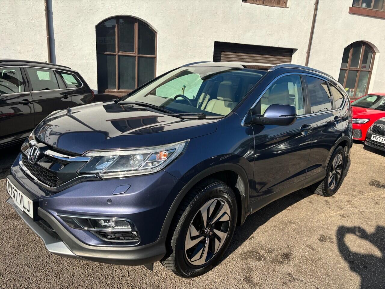 Honda CR-V view 3