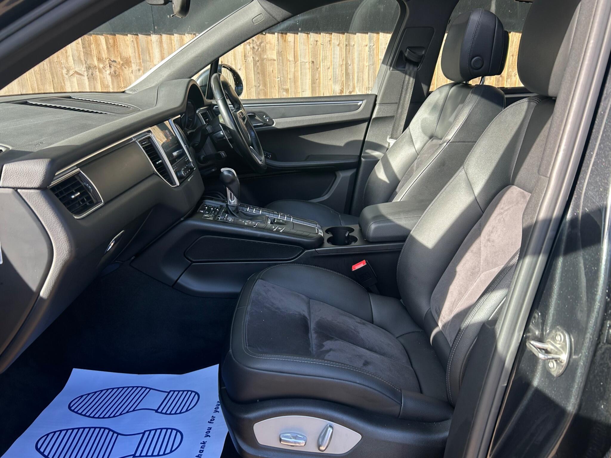 Porsche Macan view 30